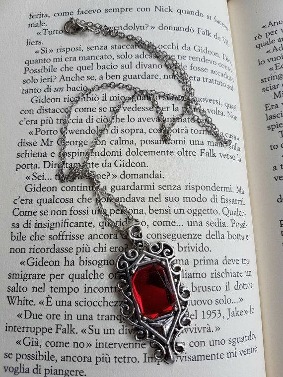 Red Crystal Isabelle Lightwood Necklace Wallpaper