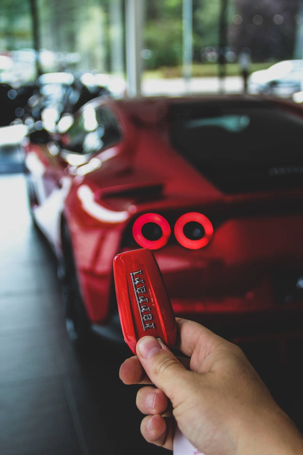 Chavedo Carro De Luxo Ferrari Vermelho. Papel de Parede