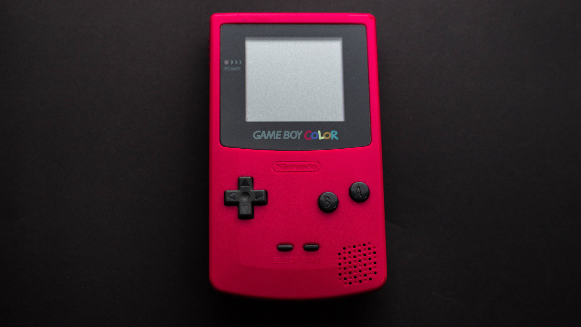 Gameboy Color Vermelho Em Superfície Preta. Papel de Parede