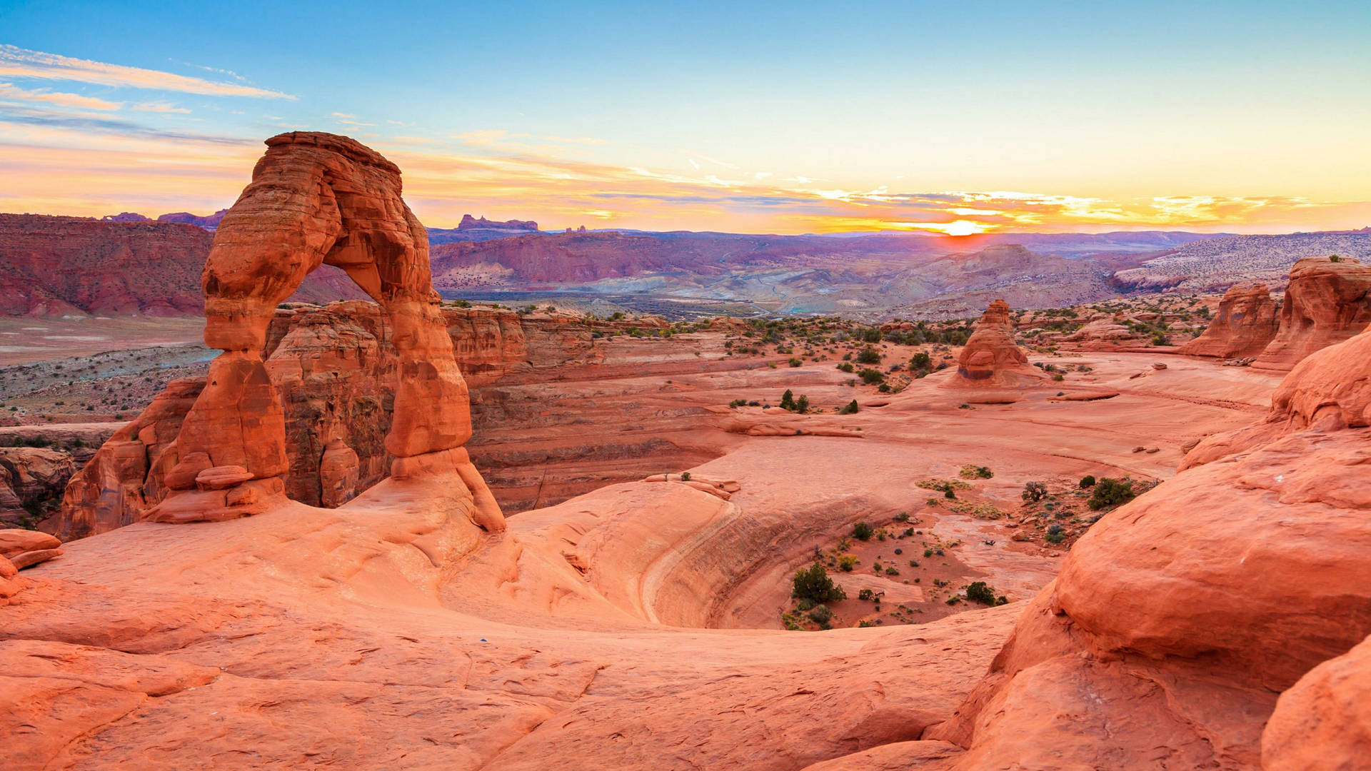 Red Grounds At The Arches National Park Wallpaper