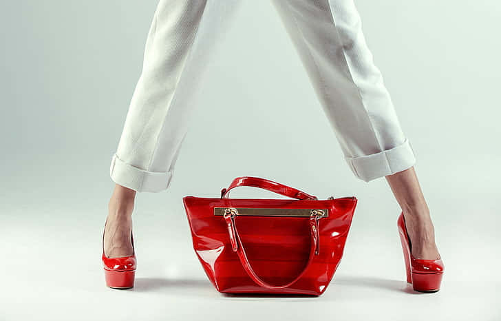Elegant Red Handbag for Trendy Style Wallpaper