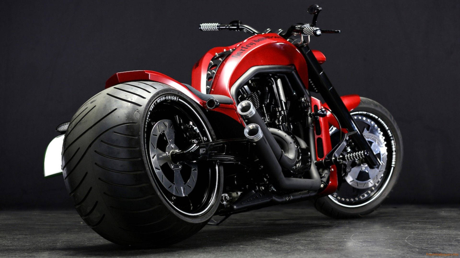 Red Harley Davidson V-rod Wallpaper