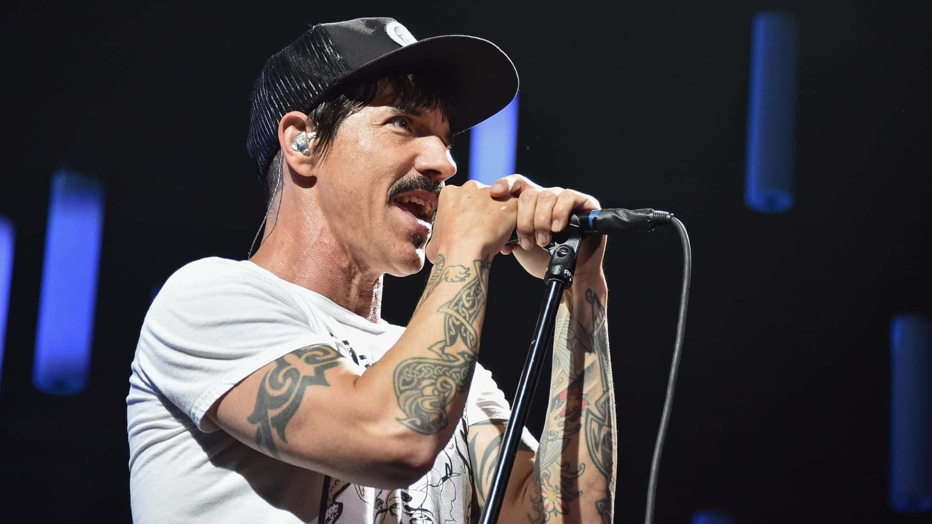Anthonyde Los Red Hot Chili Peppers Cantando Fondo de pantalla
