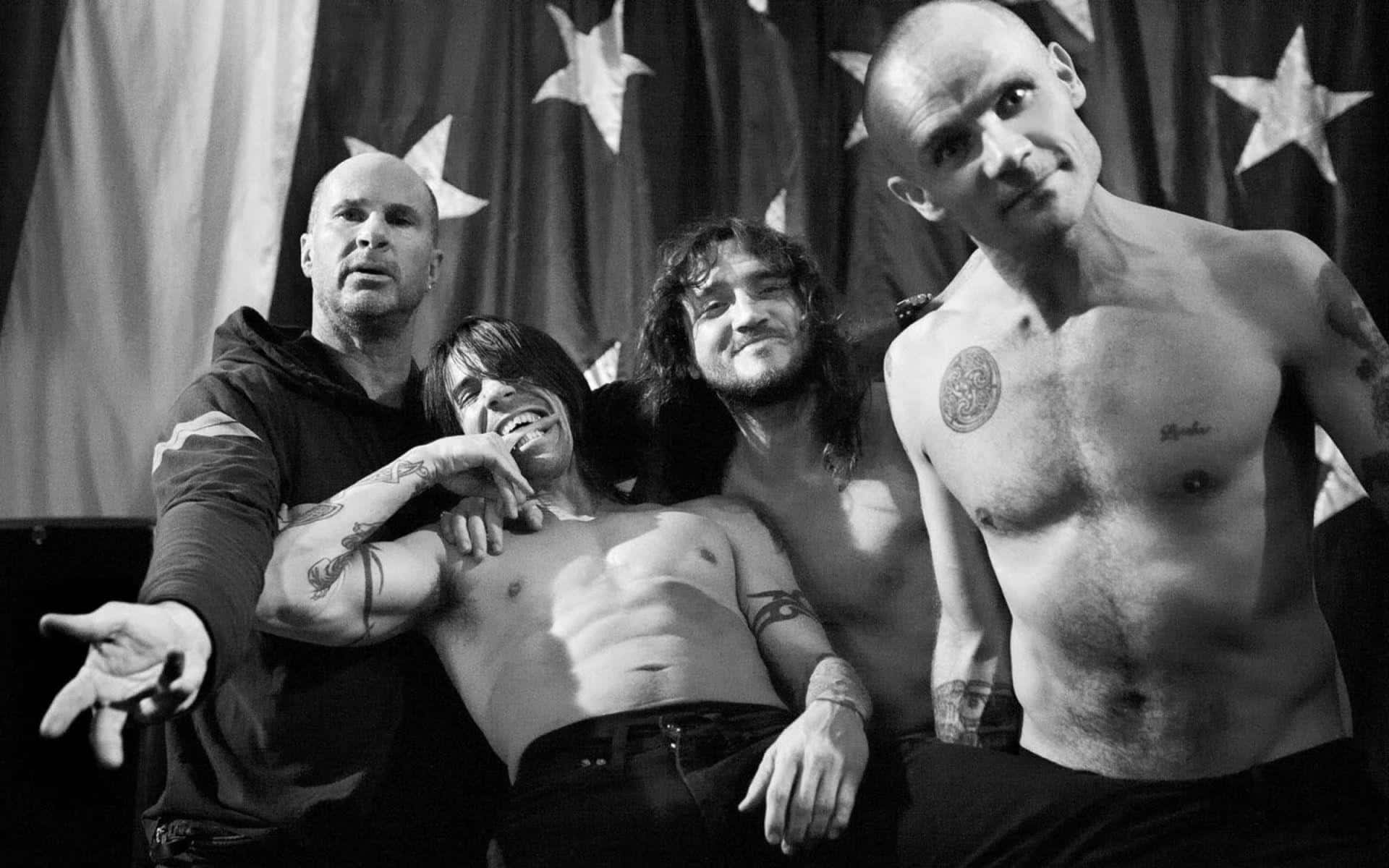 Redhot Chili Peppers Con Una Bandiera Sfondo