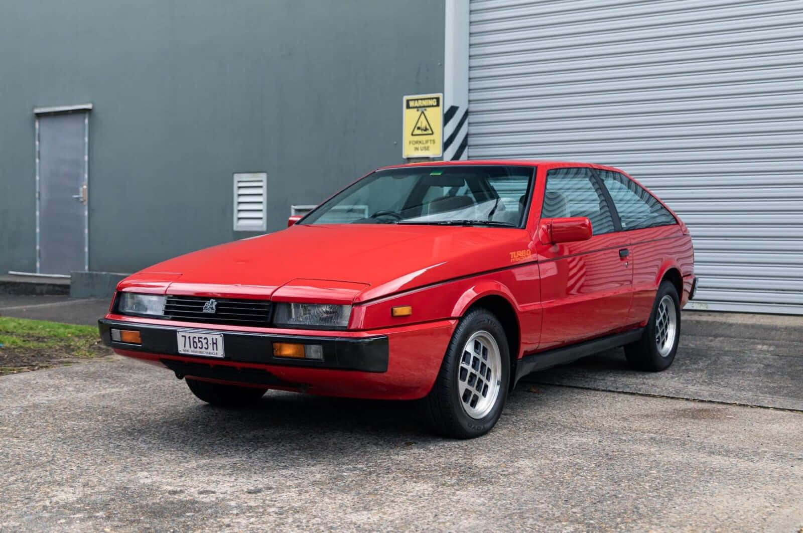 Isuzu Impulse Rouge Garée Fond d'écran