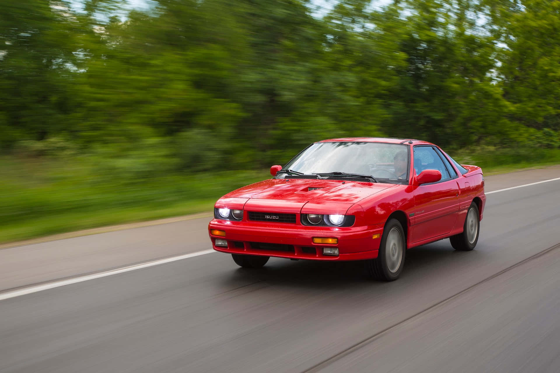 Isuzu Impulse Rouge En Mouvement Fond d'écran