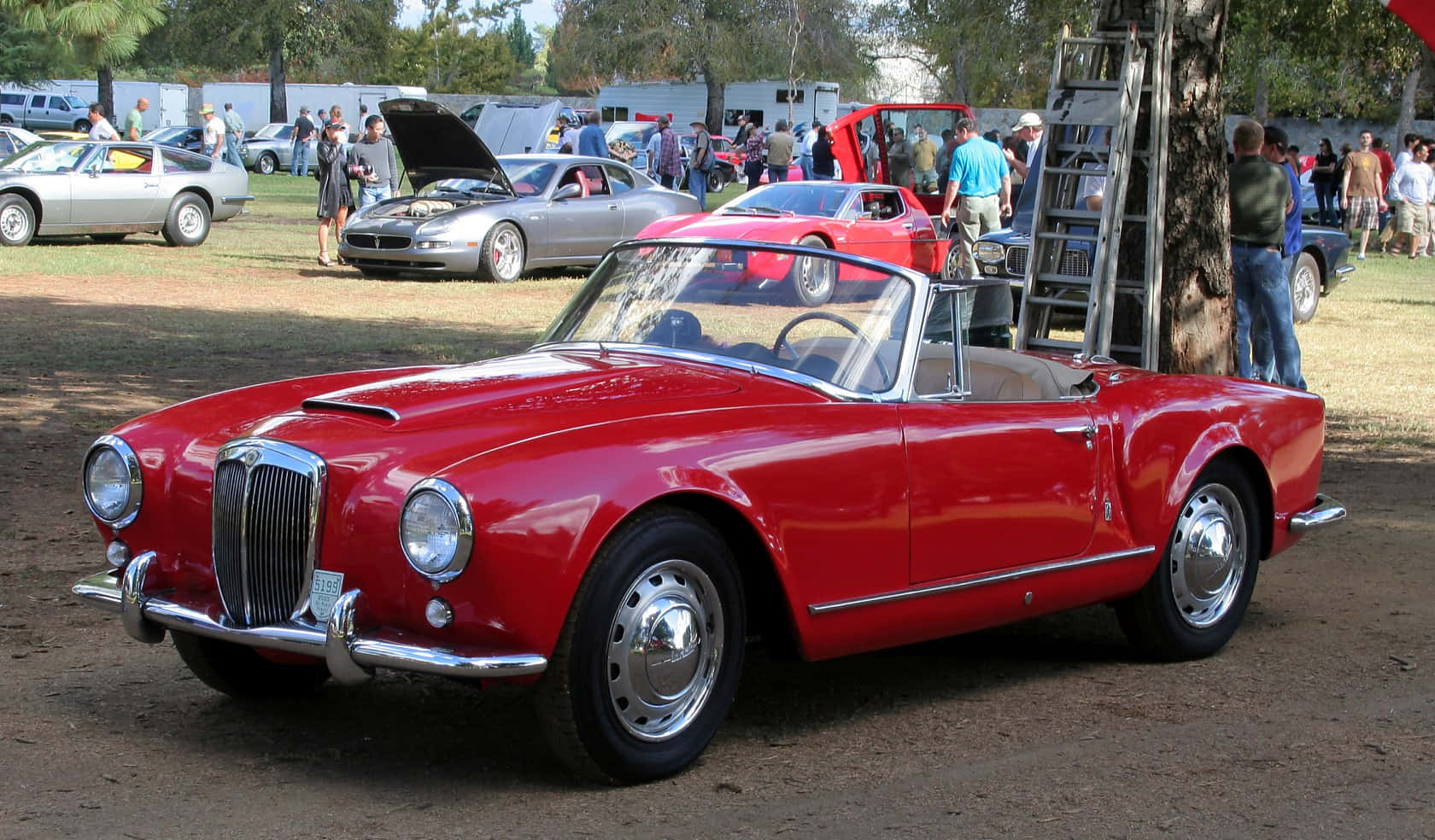 Rode Lancia Aurelia Convertible Op Auto Show Achtergrond