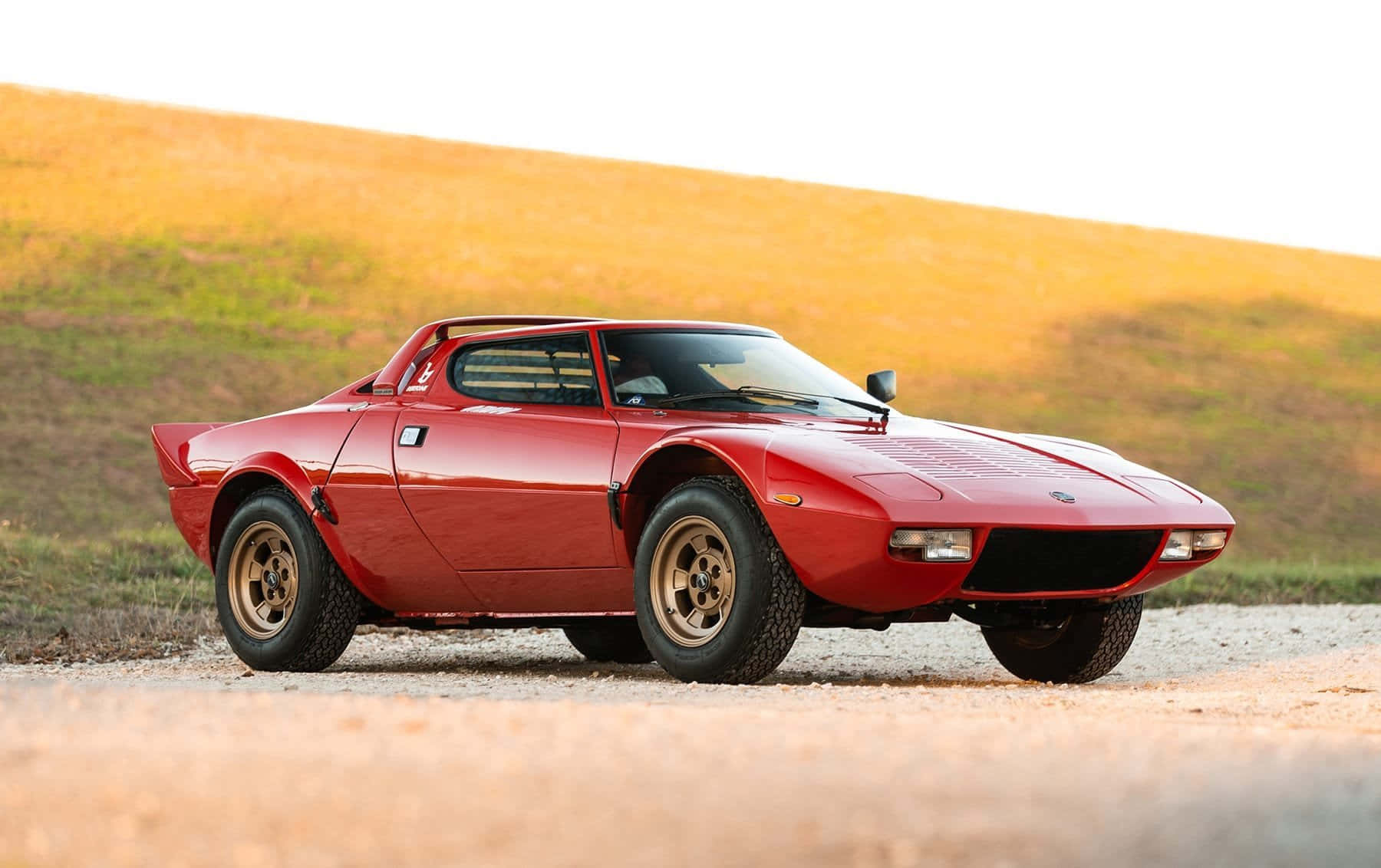 Rode Lancia Stratos Classic Zijaanzicht Achtergrond