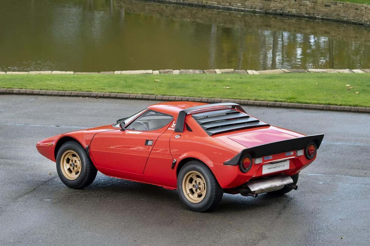 Lancia Stratos Merah Tampak Samping Wallpaper