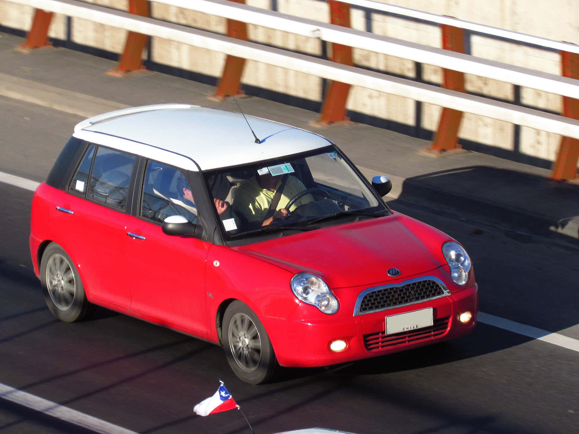 Lifan 320 Rouge Sur La Route Fond d'écran