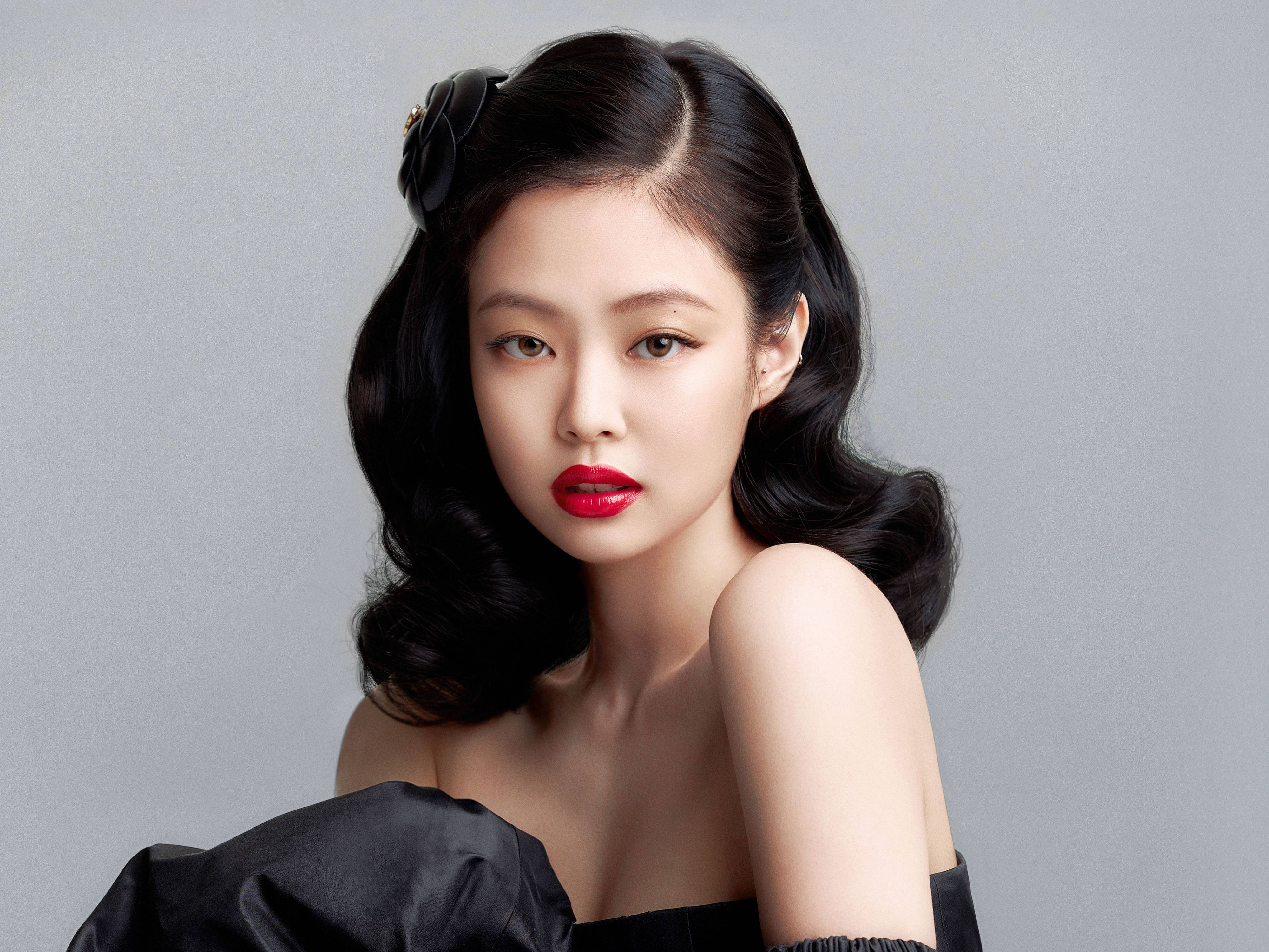Red-lipped Jennie Kim Blackpink Desktop Wallpaper