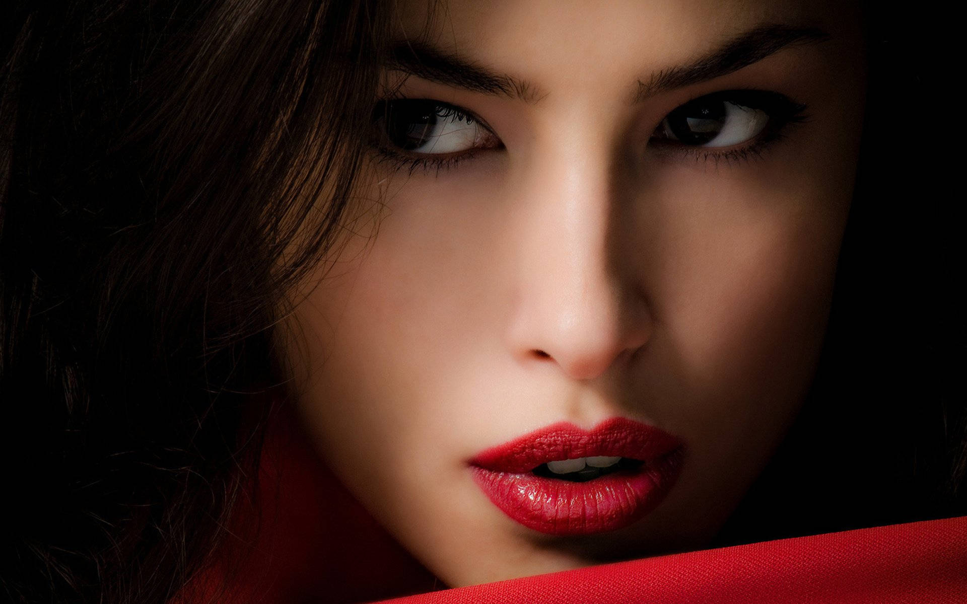 Red Lips Female Model Close Up Shot Wallpaper