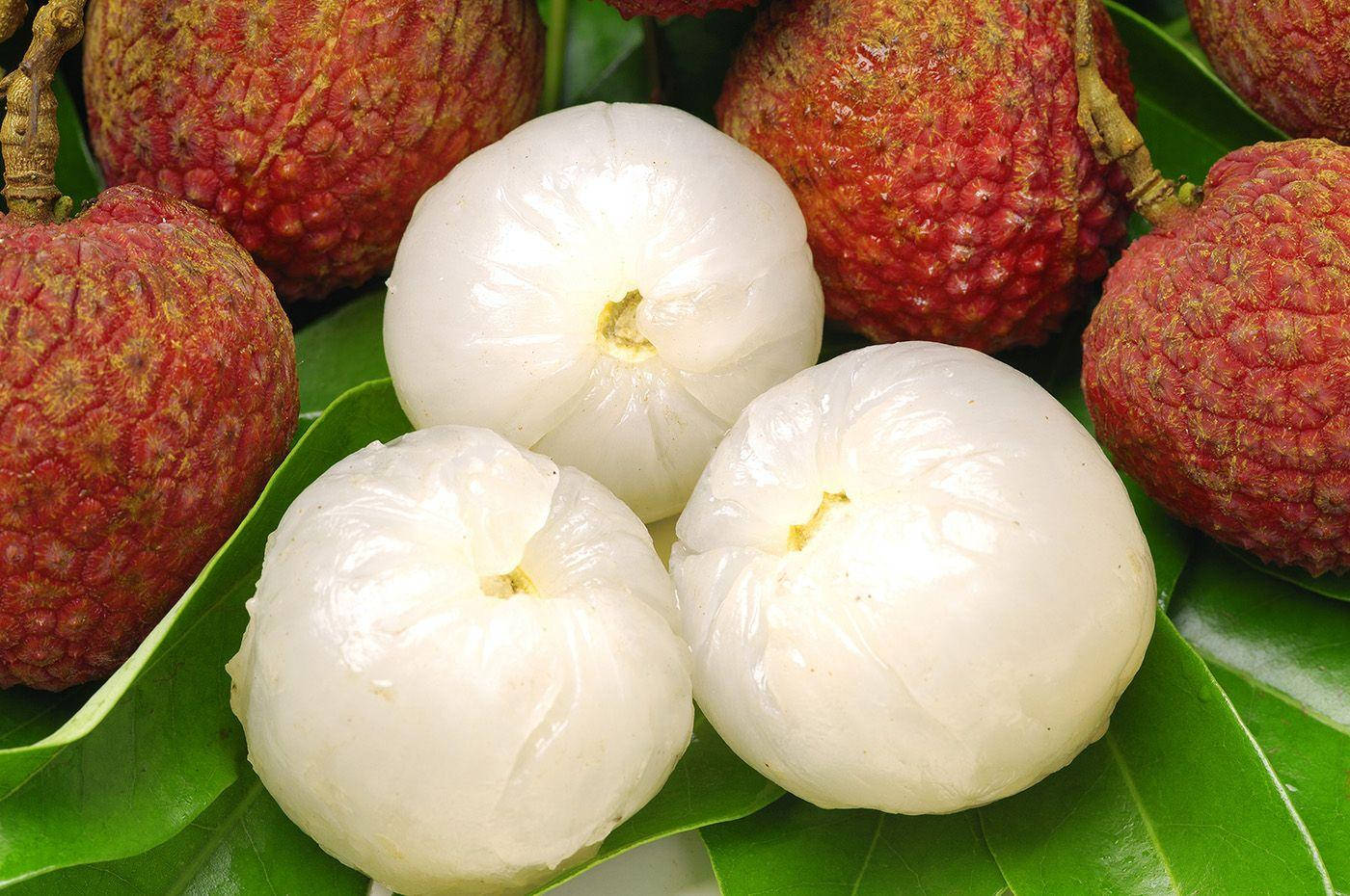 Red Lychees And White Flesh Fruit Wallpaper