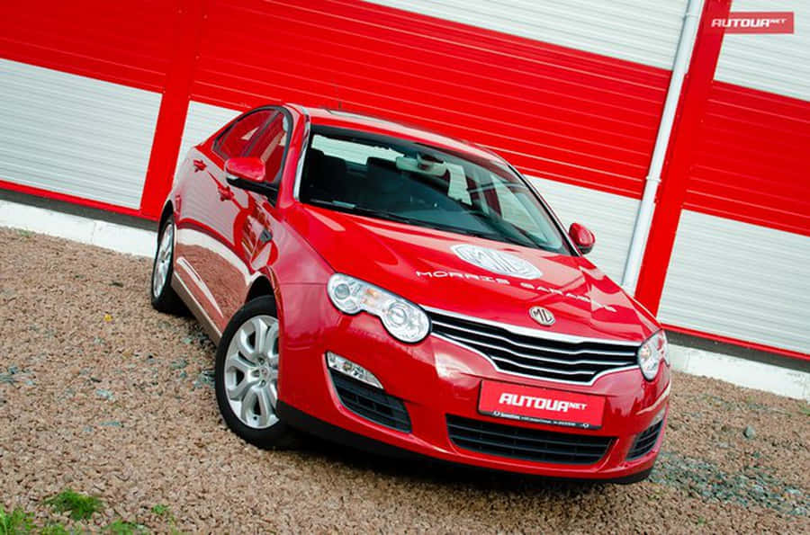 Berline Mg 550 Rouge Devant Une Porte De Garage Rouge Fond d'écran