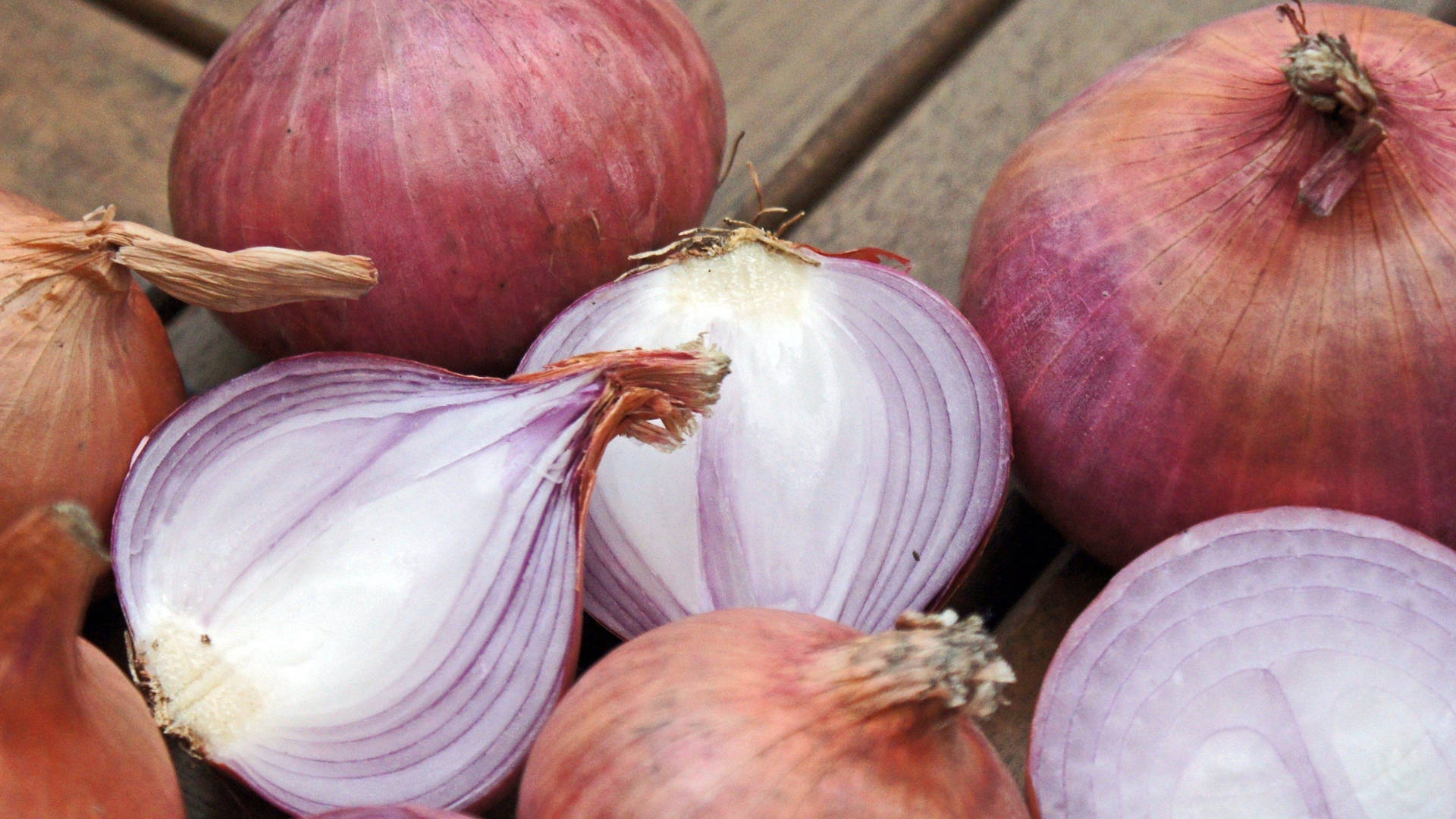Red Onions Sliced In Half Wallpaper