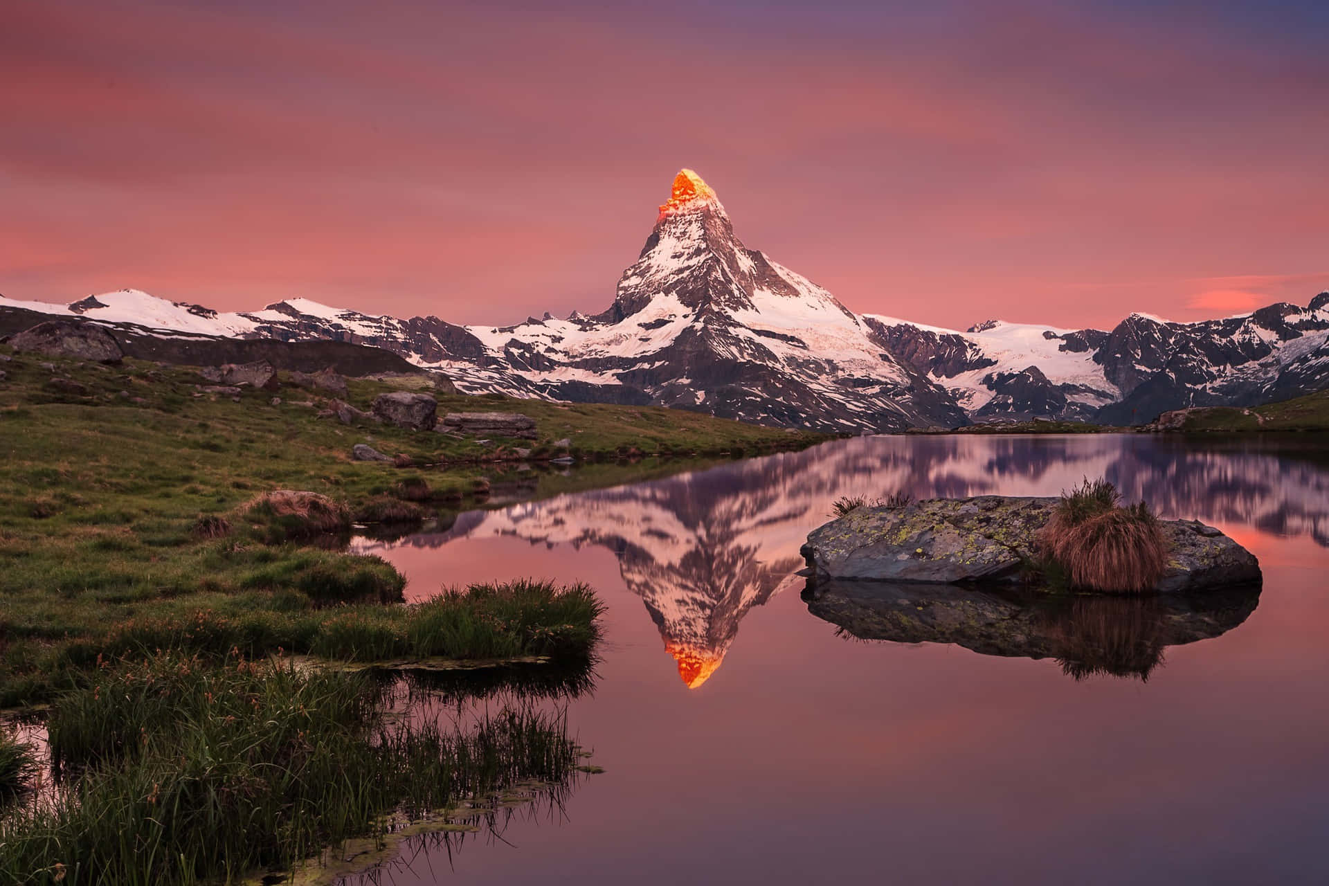 Roterorangefarbener Himmel Matterhorn Wallpaper