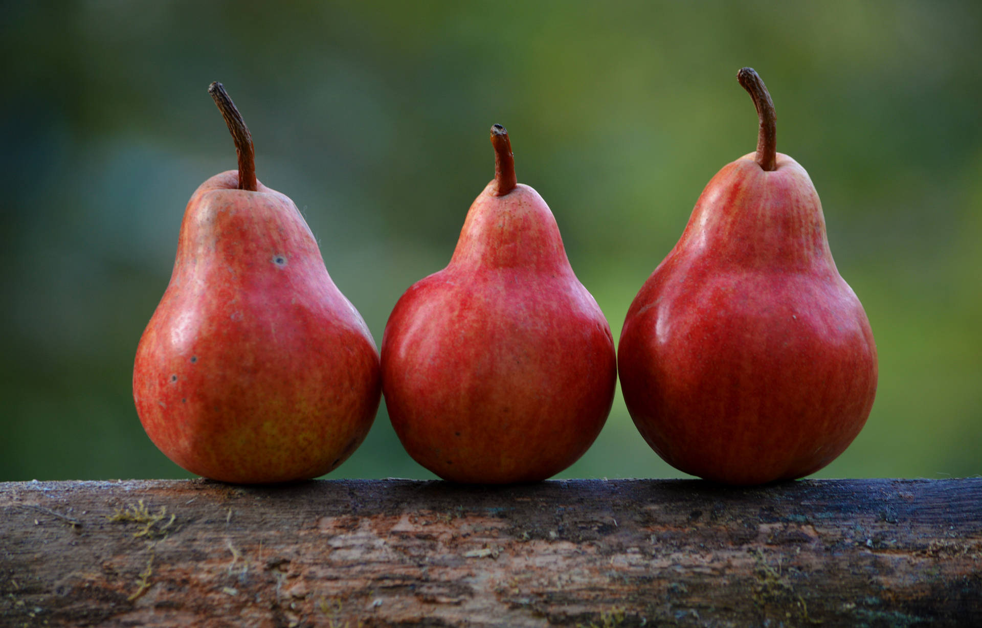 Red Pears For Good Health Wallpaper