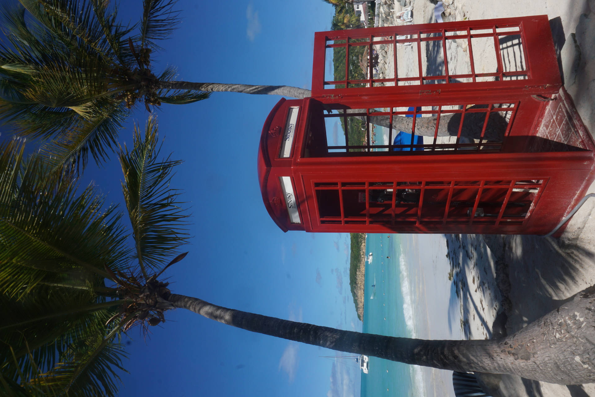 Cabinatelefónica Roja En Antigua Y Barbuda. Fondo de pantalla