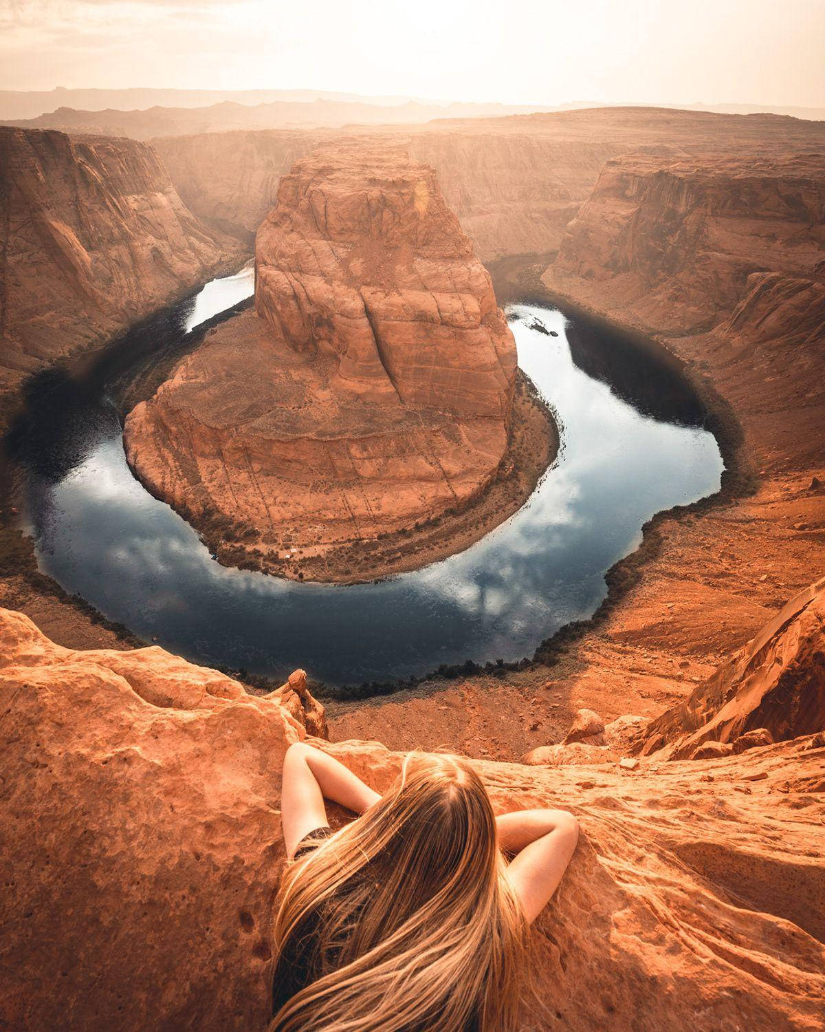 Red Rock Formations At Horseshoe Bend Wallpaper