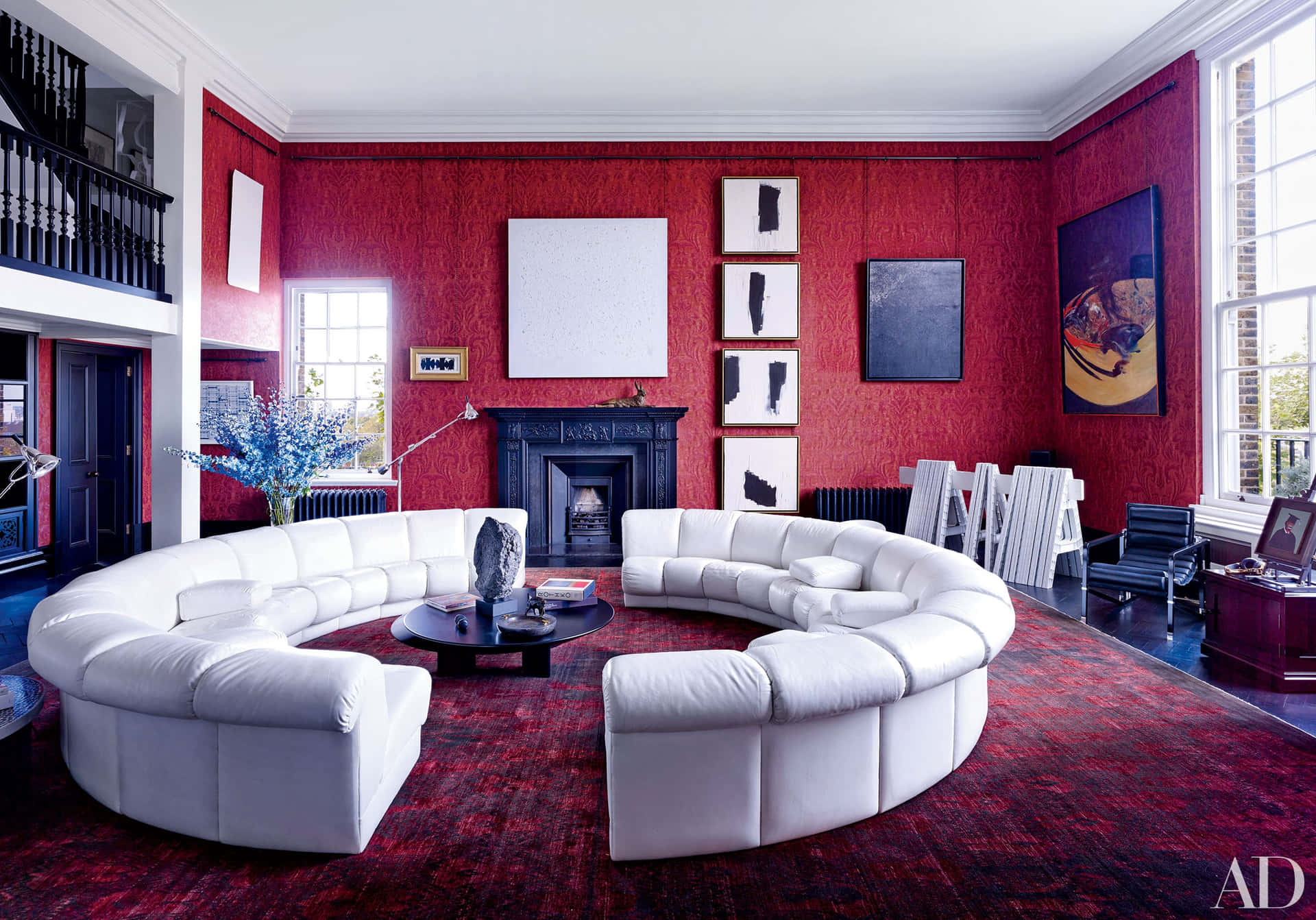 Imagende Una Habitación Roja Con Un Sofá Blanco