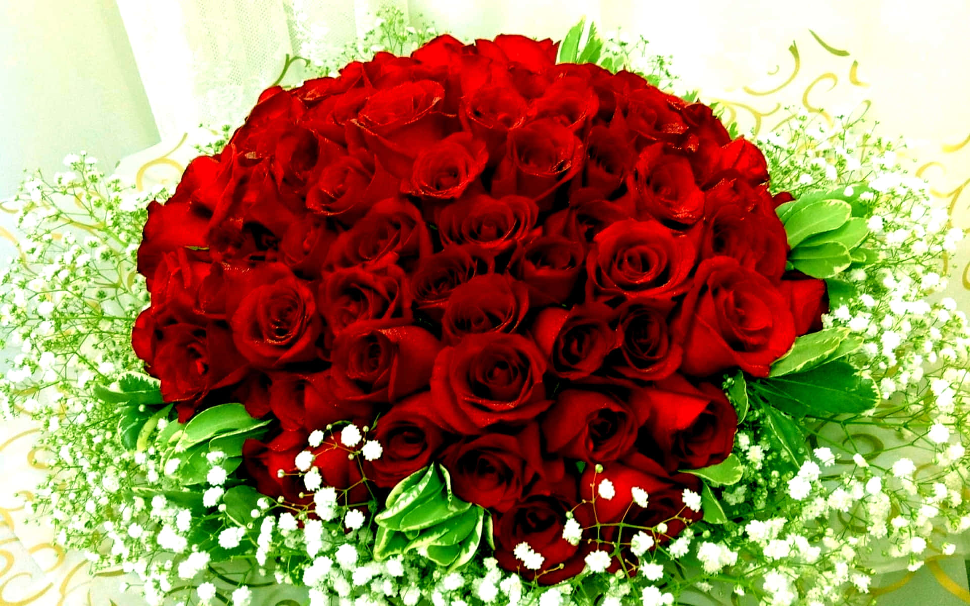 Red Rose Bouquet With Babys Breathe Wallpaper