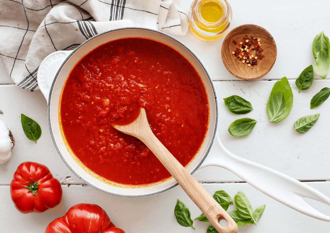 A sumptuous bowl of red sauce Wallpaper