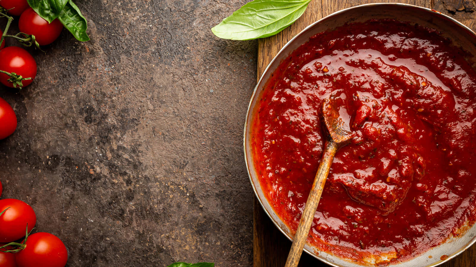 Hearty Red Sauce in a Bowl Wallpaper