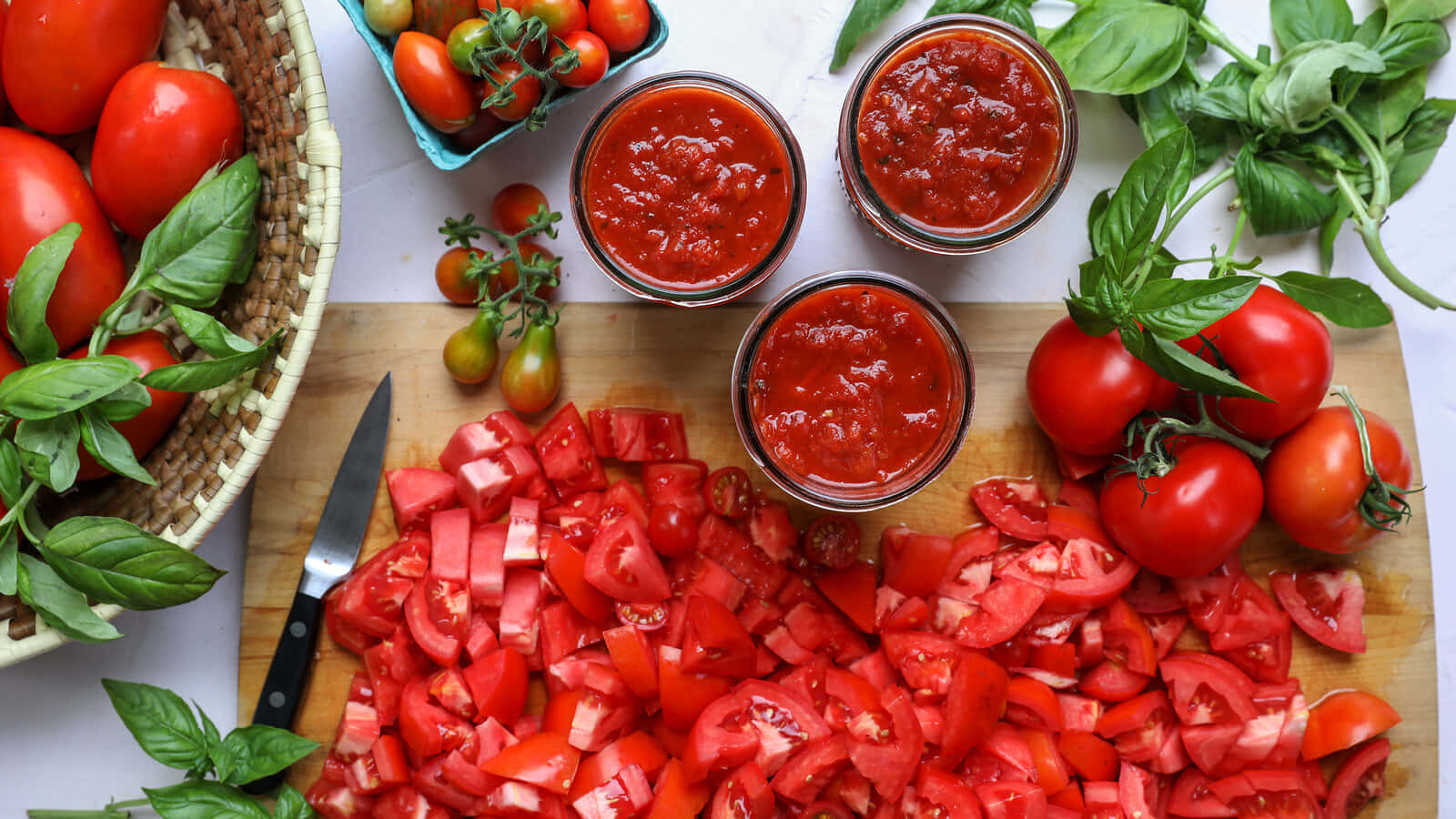 Vibrant Red Sauce Culinary Delight Wallpaper