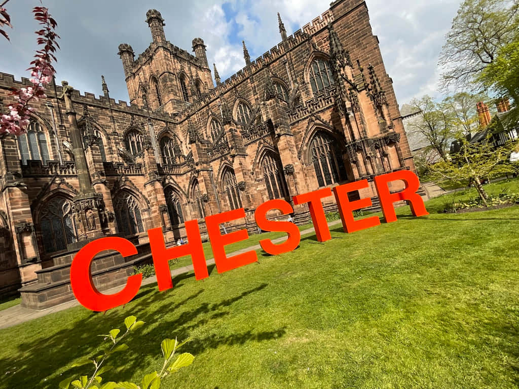 Letrerorojo Fuera De La Catedral De Chester. Fondo de pantalla
