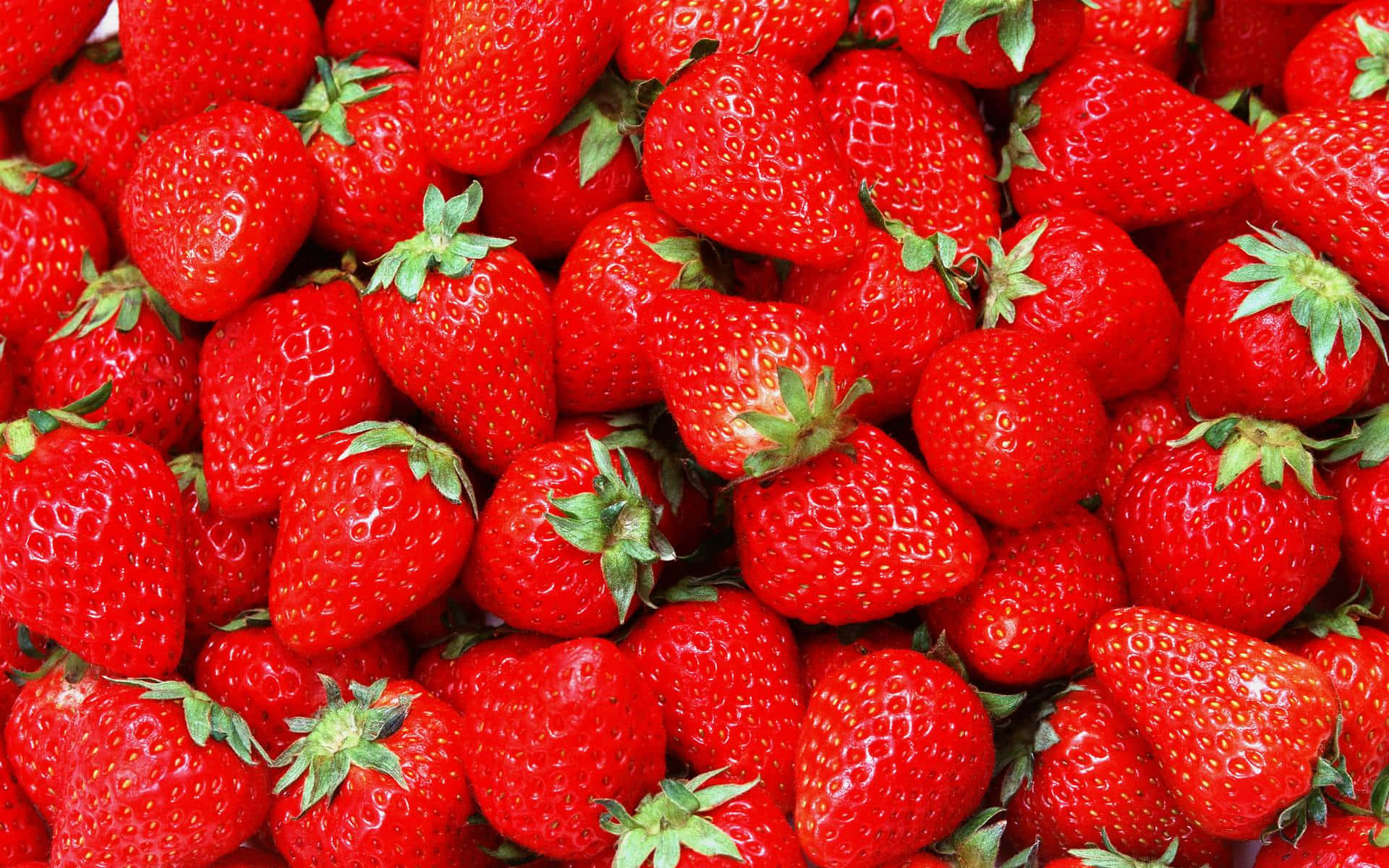 Fresh Red Strawberry Close-up Wallpaper