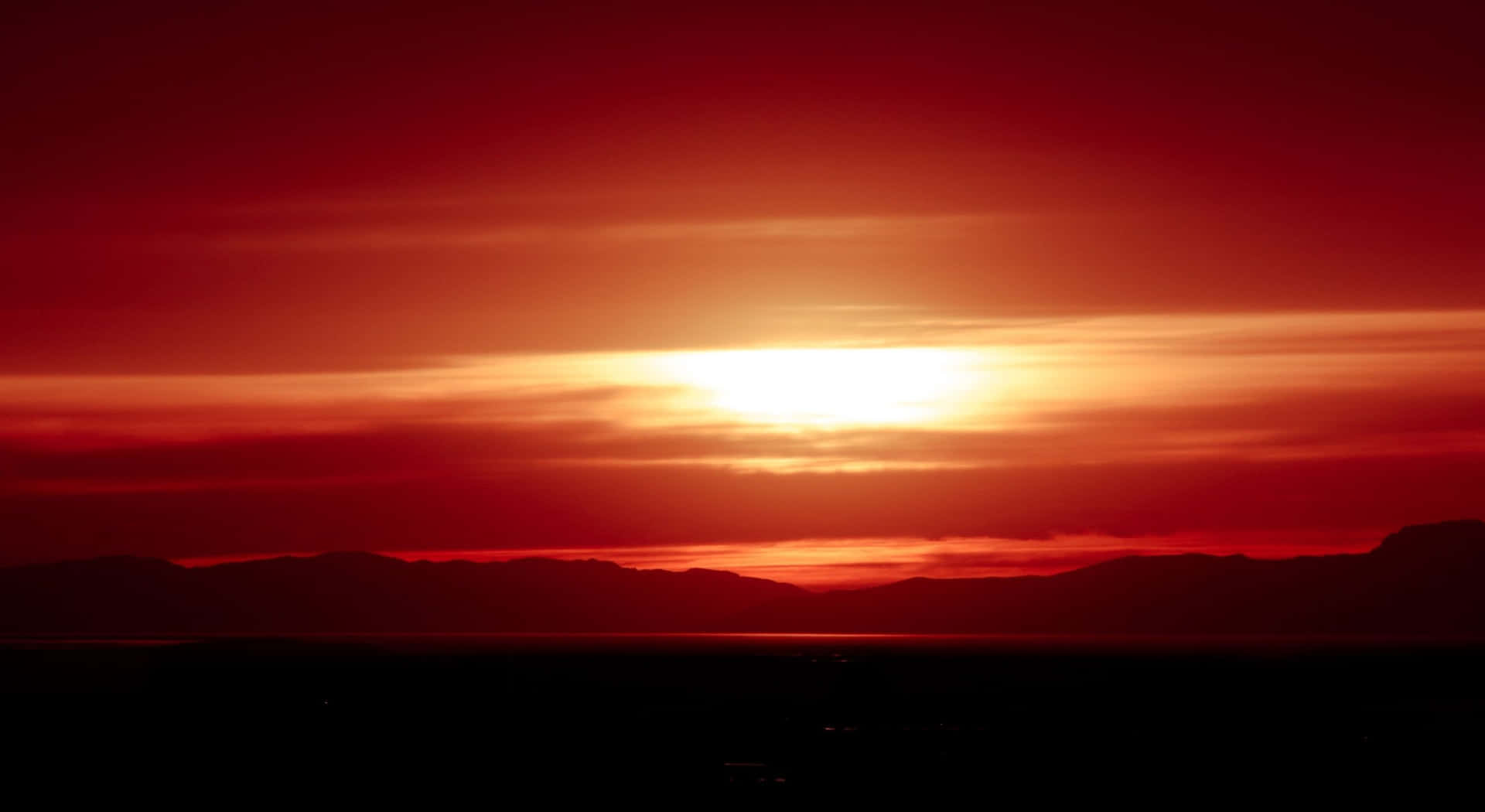 Majestic Red Sunset Over The Horizon Wallpaper
