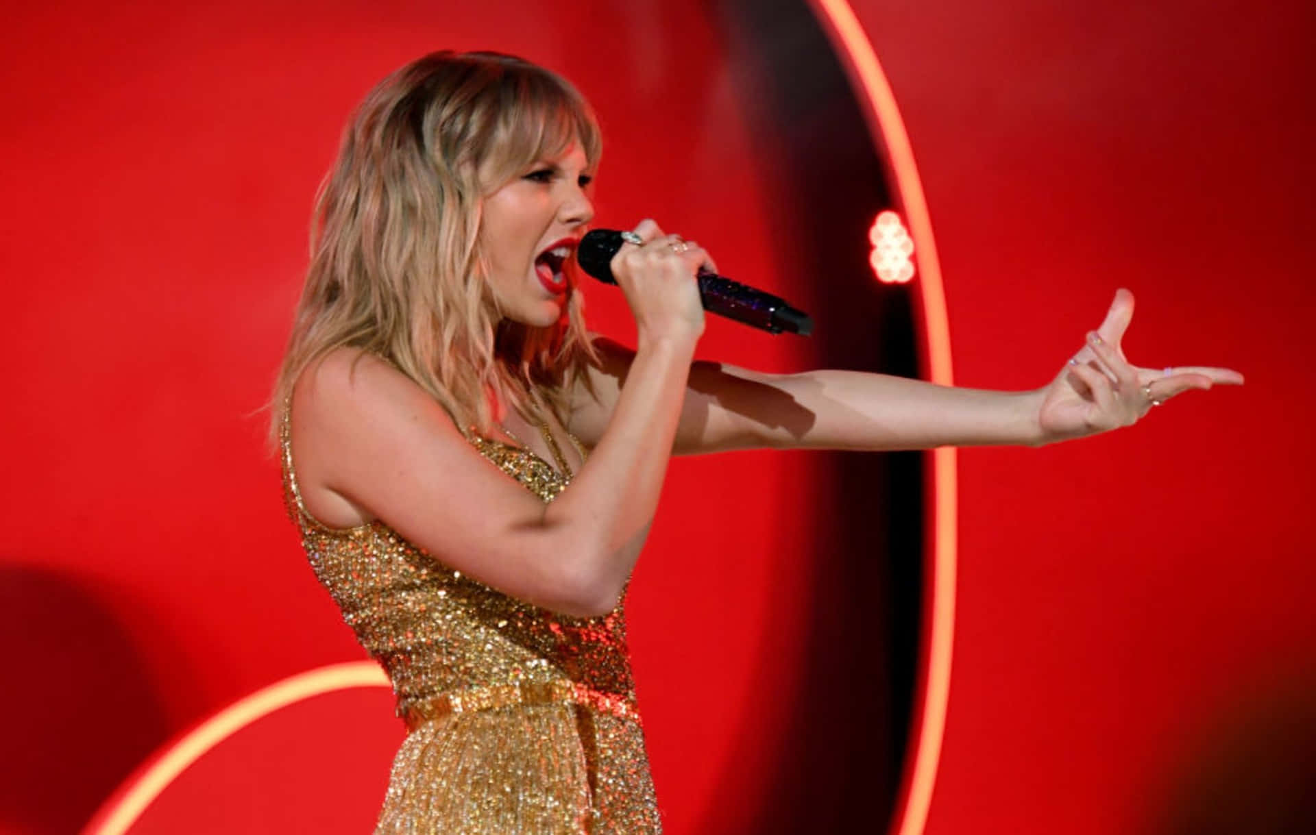 Taylorswift Offre Una Performance Mozzafiato Nel Suo Album Red Taylor's Version Sfondo