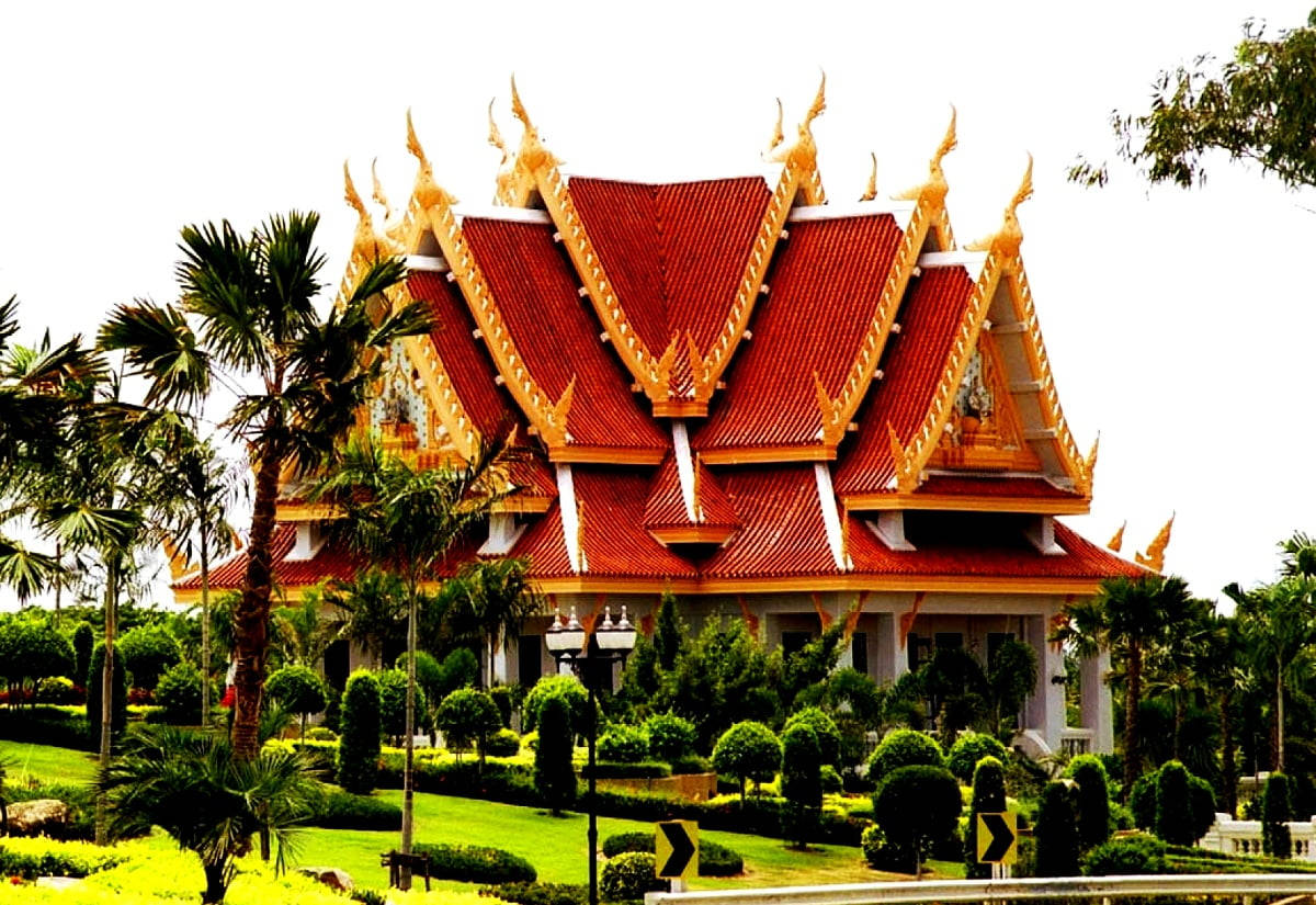 Templorojo En Pattaya. Fondo de pantalla