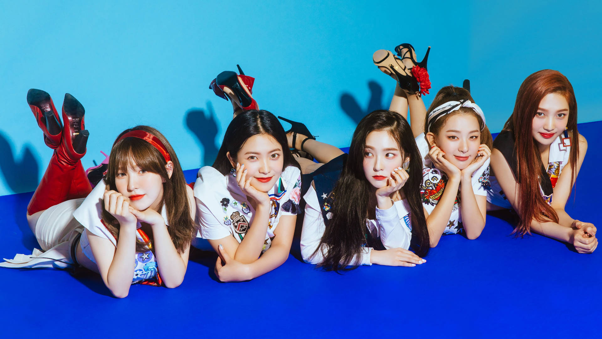 Rödsammet K-pop Grupp. Wallpaper