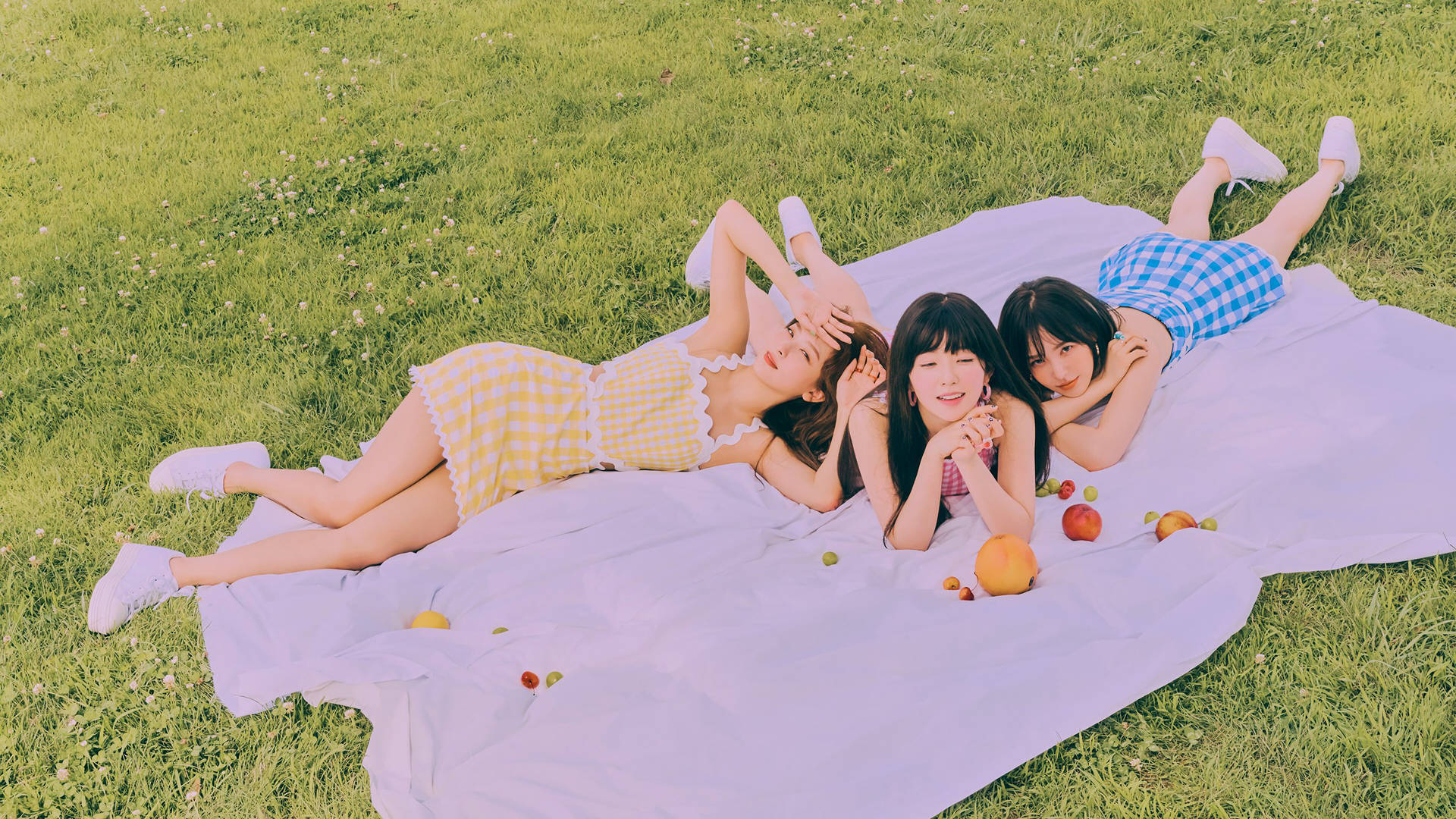 Red Velvet Summer Photoshoot Wallpaper