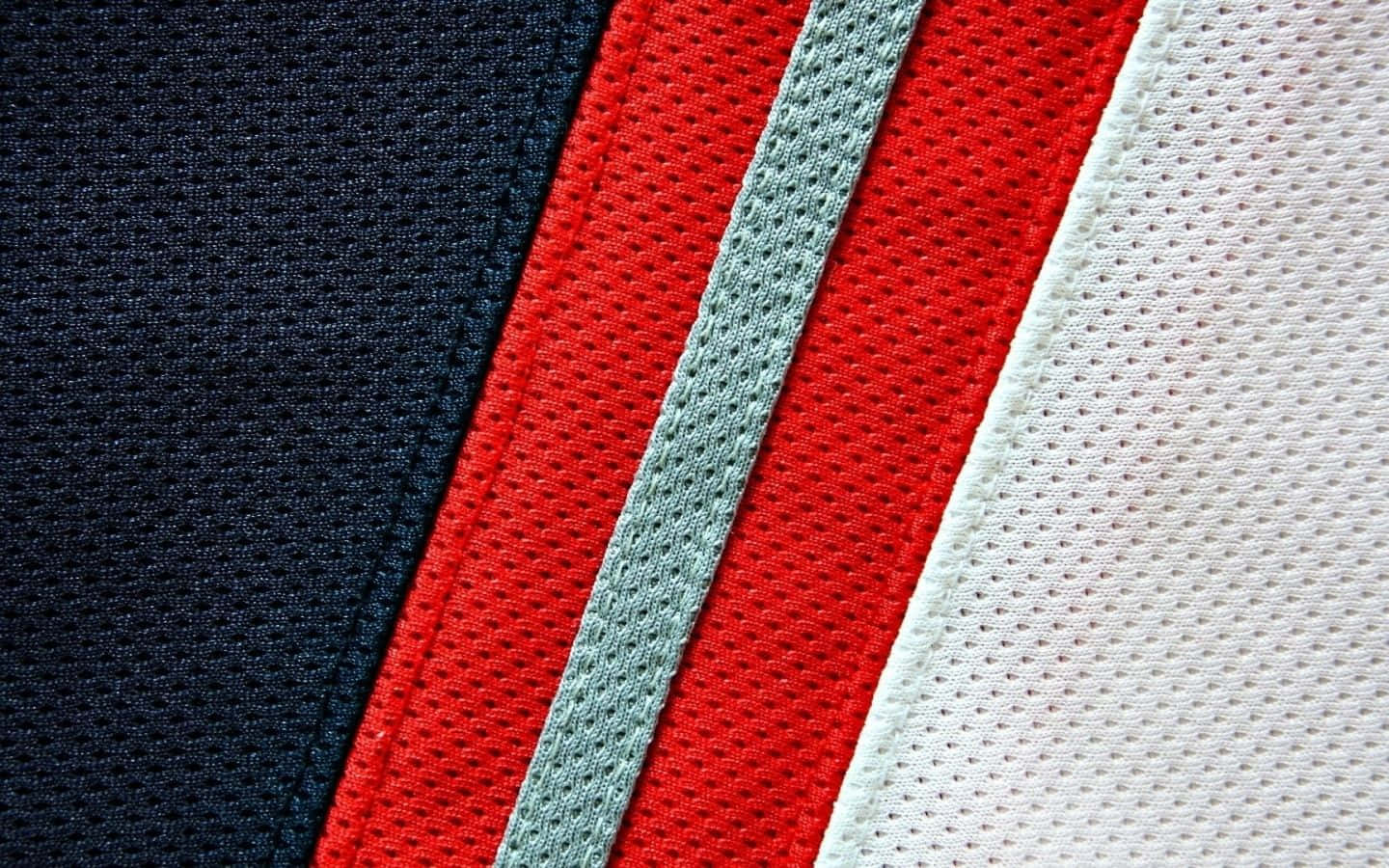 Taske med syede sømme rød hvid og blå baggrund
