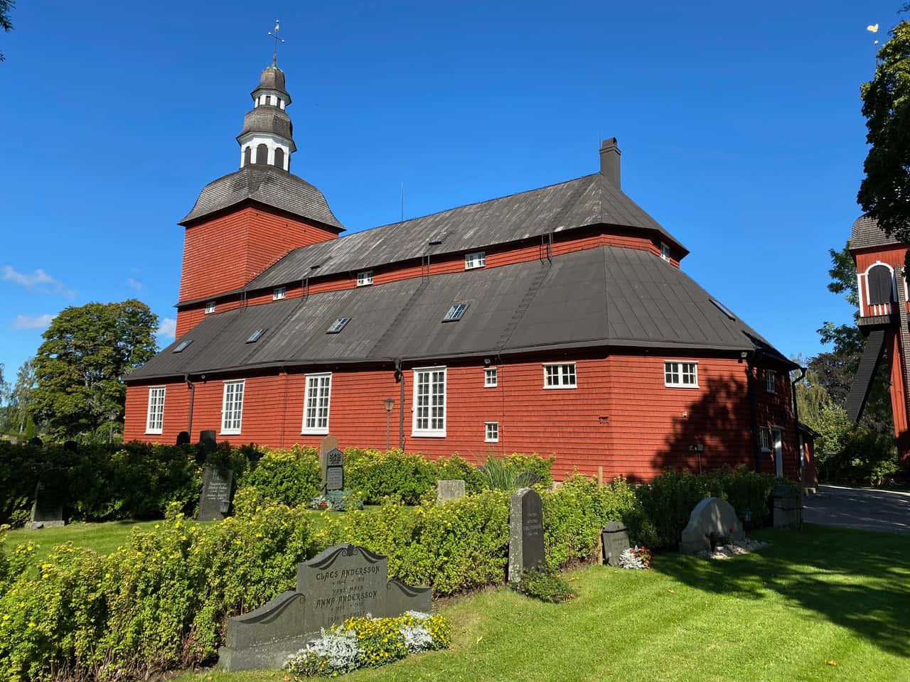 Église En Bois Rouge Jonkoping Suède Fond d'écran