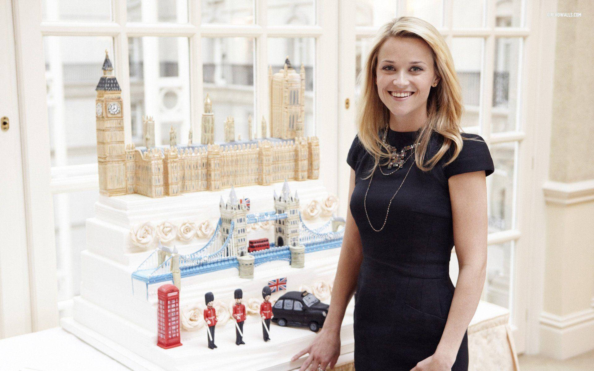Reesewitherspoon In London Miniatur Wallpaper