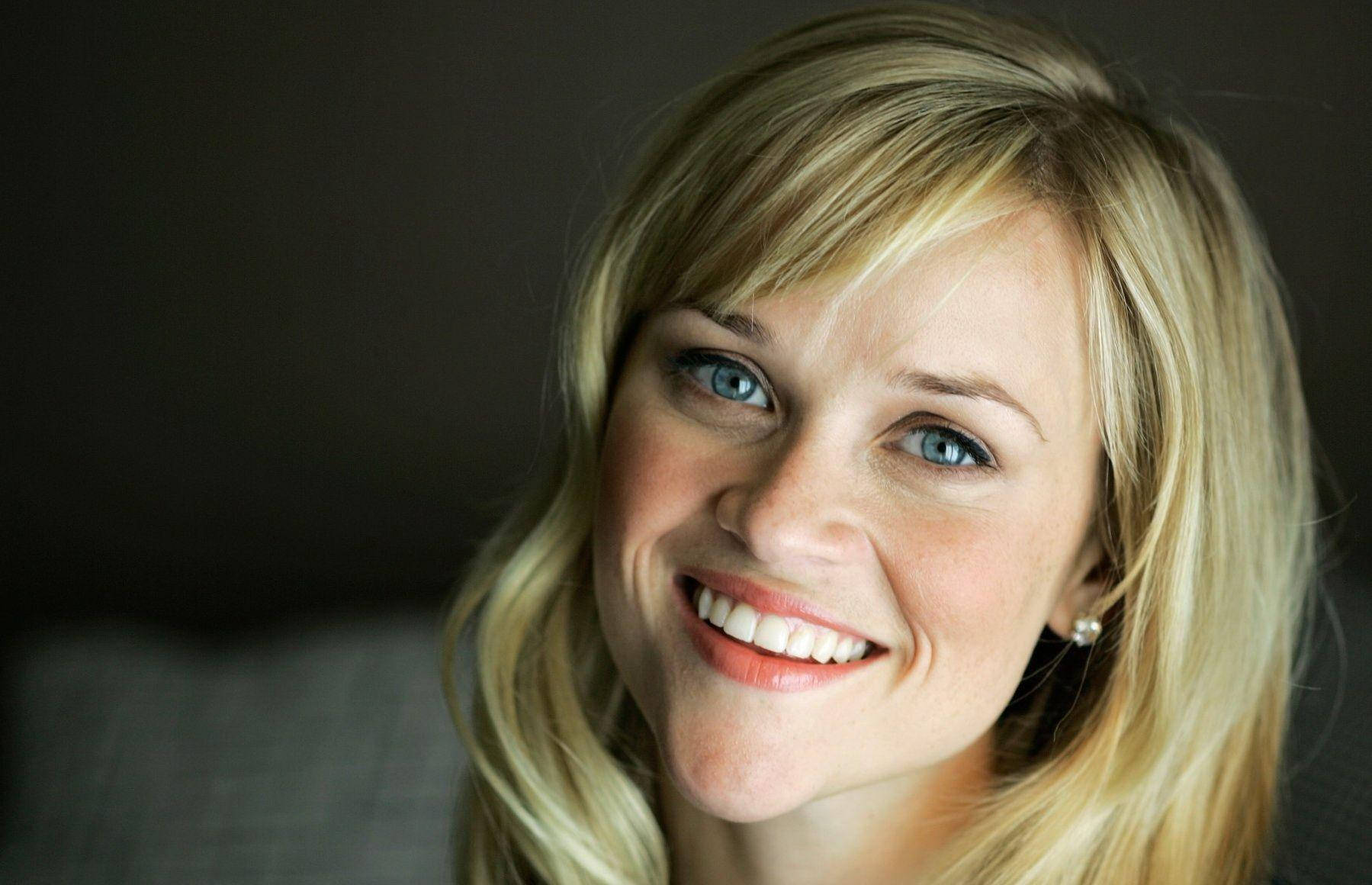 Reese Witherspoon Perfect Smile Wallpaper