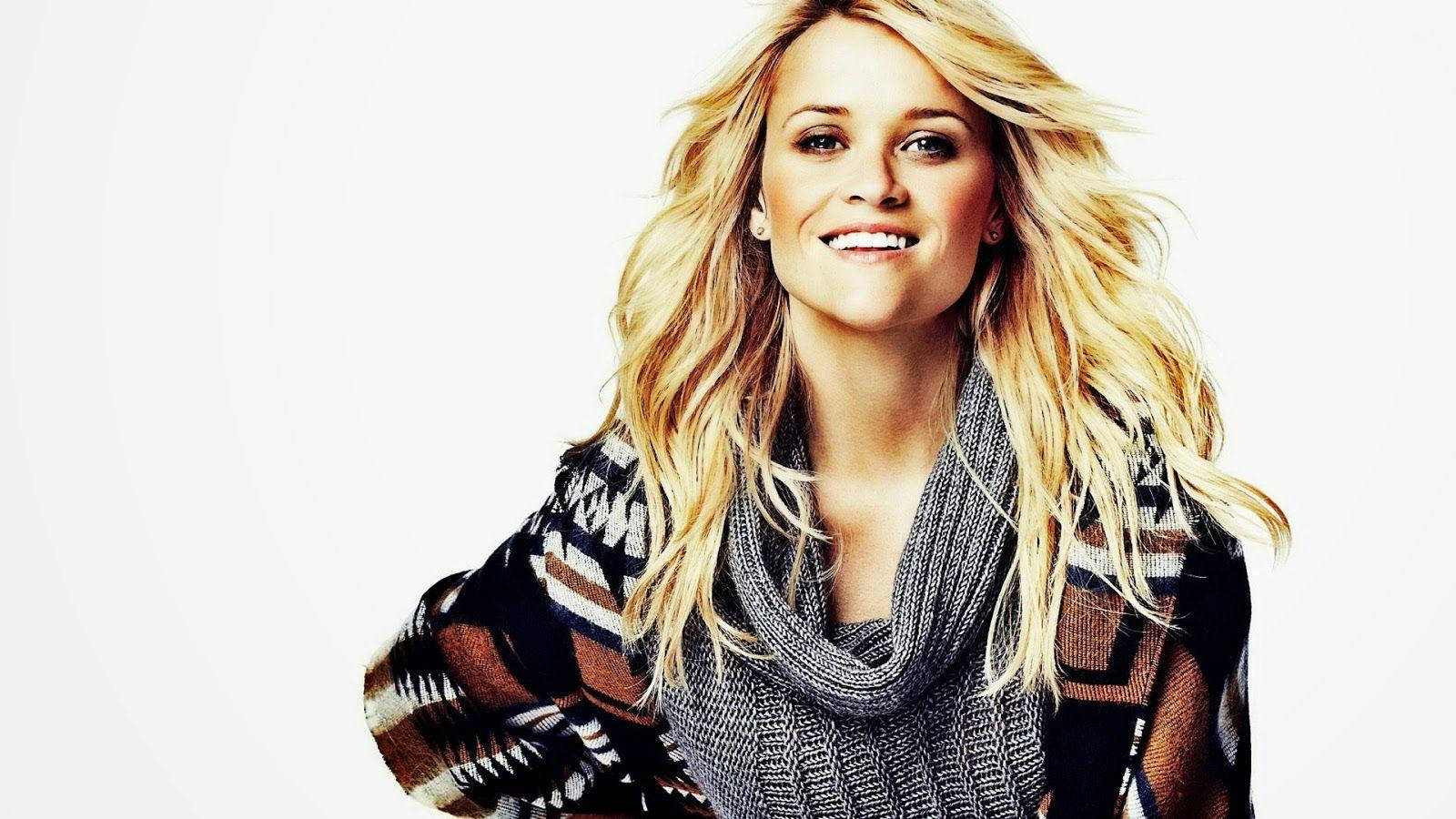 Reese Witherspoon Winter Outfit Wallpaper