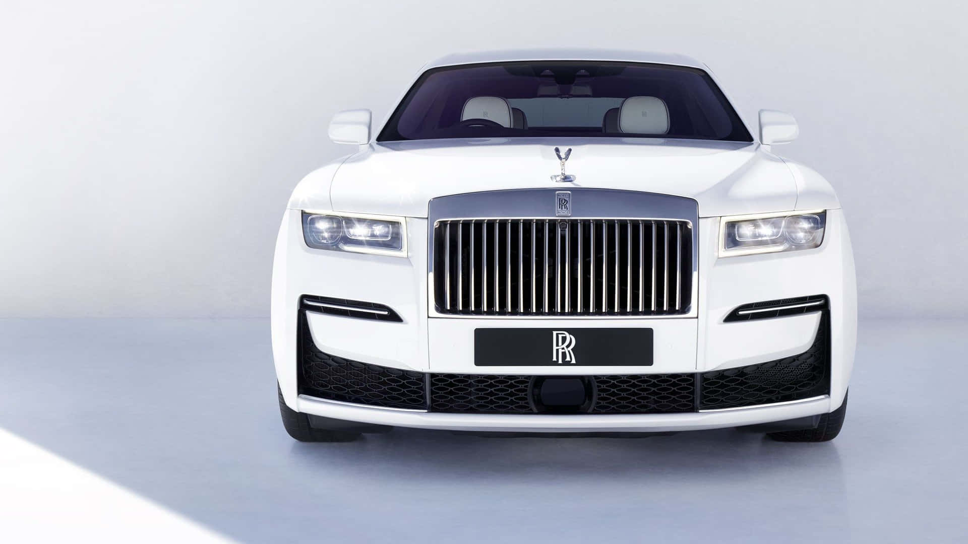 Refined Luxury - The Rolls Royce Ghost Wallpaper