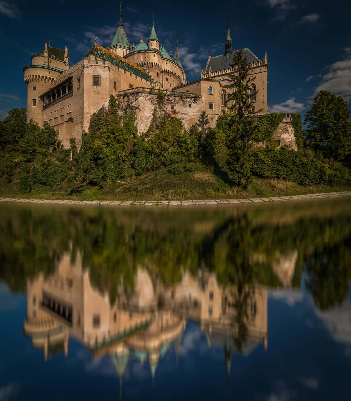 Reflection Of Bojnice Castle In Moat Wallpaper