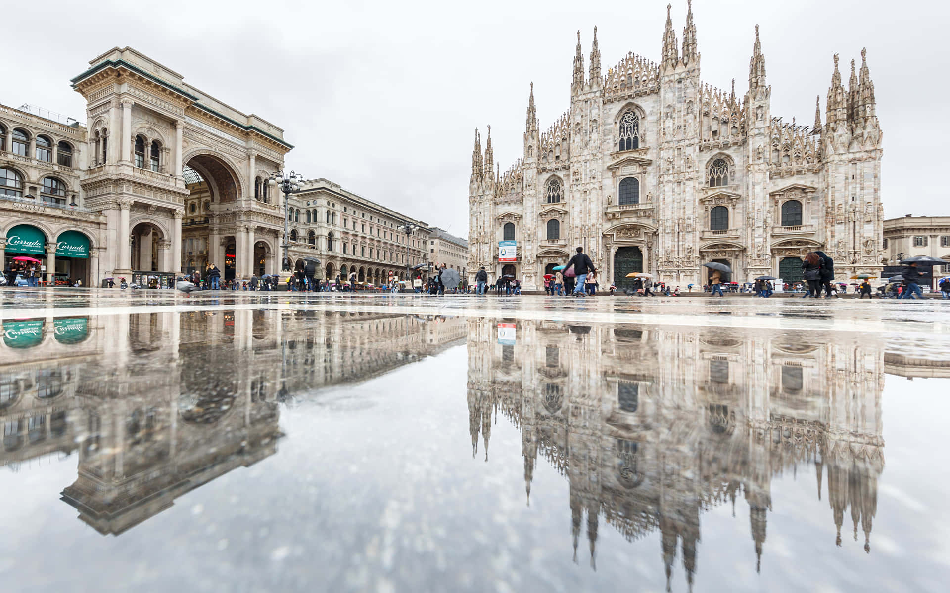 Reflection Of Milan Cathedral Wallpaper
