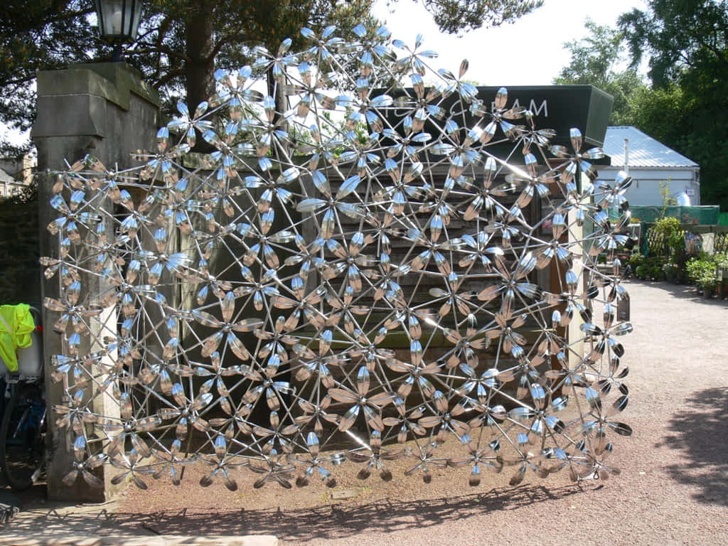 Reflecterende Metalen Bloem Sculptuur Koninklijke Botanische Tuin Edinburgh Achtergrond