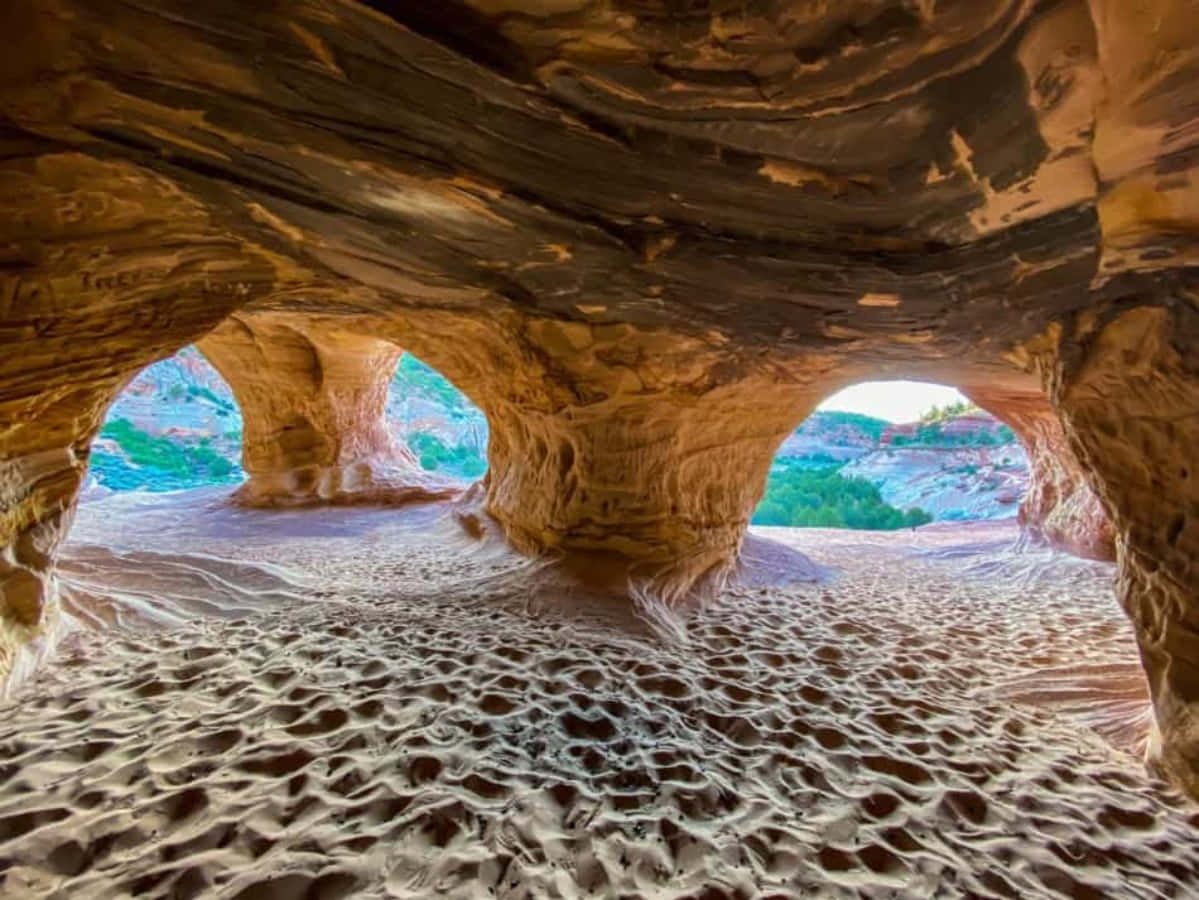 Reflejode Agua En La Cueva Mística