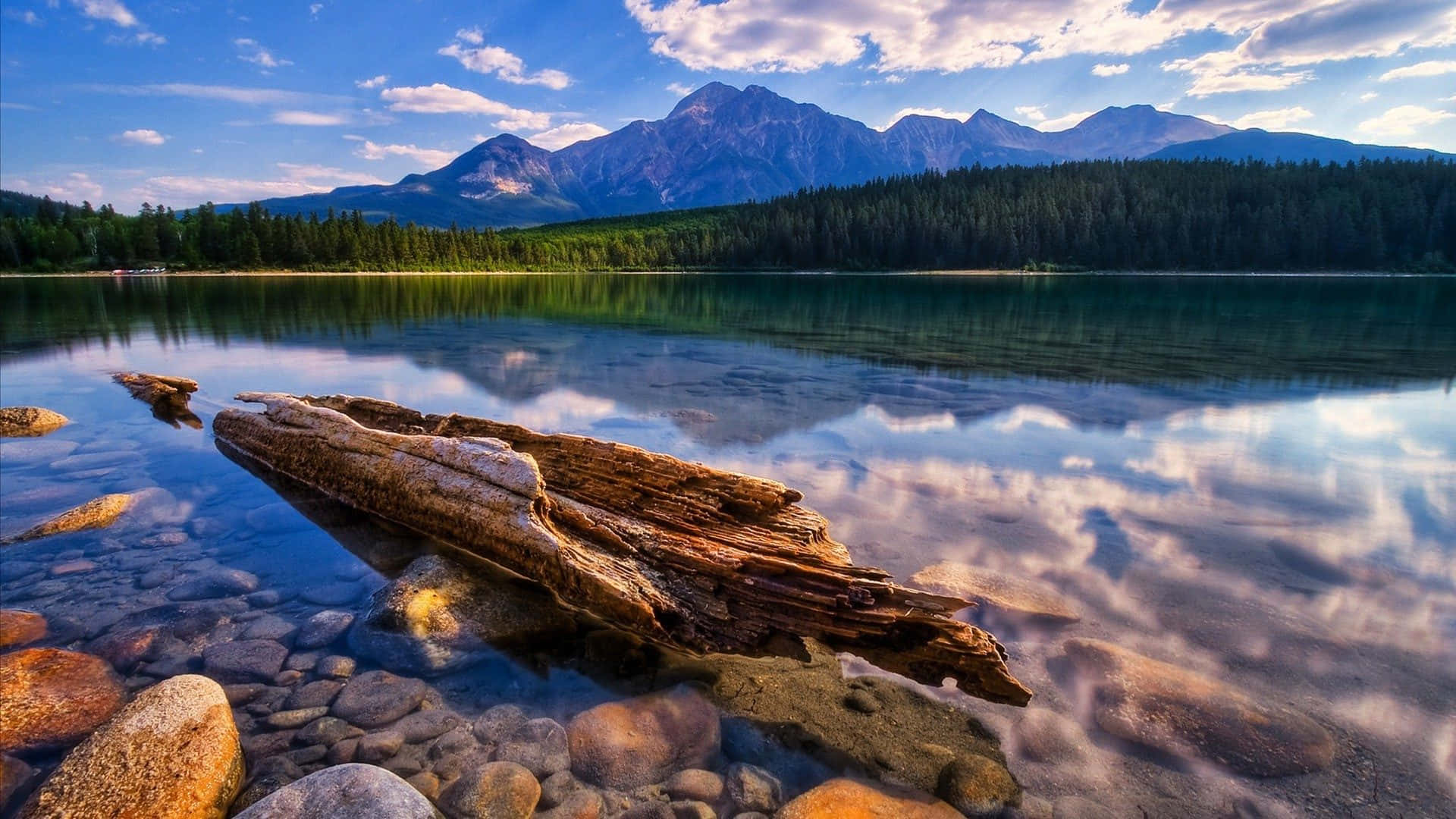 Serene Lake and Mountains Desktop Background