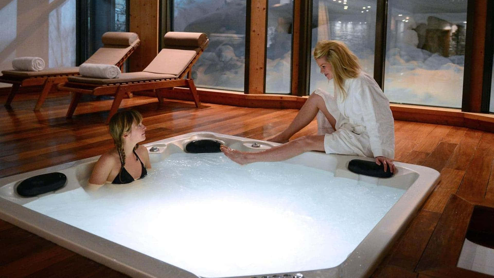 Relaxing Spa Hot Tub Experience Wallpaper
