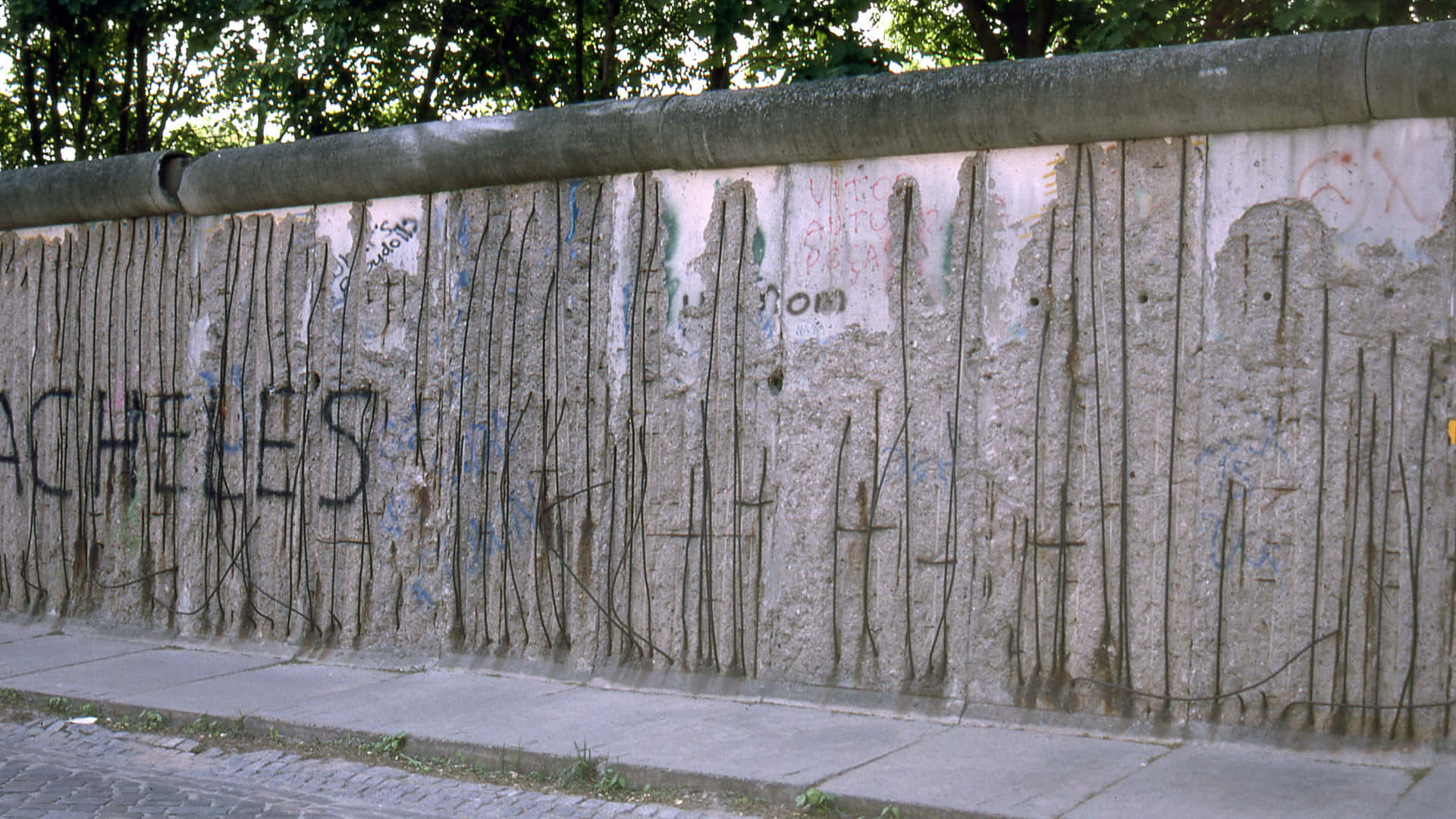 Remains Of The Berlin Wall Wallpaper