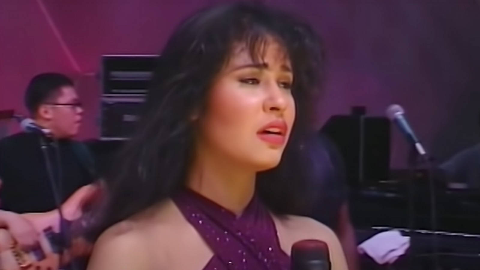 Remembering Selena Quintanilla: The Queen Of Tejano Music Wallpaper