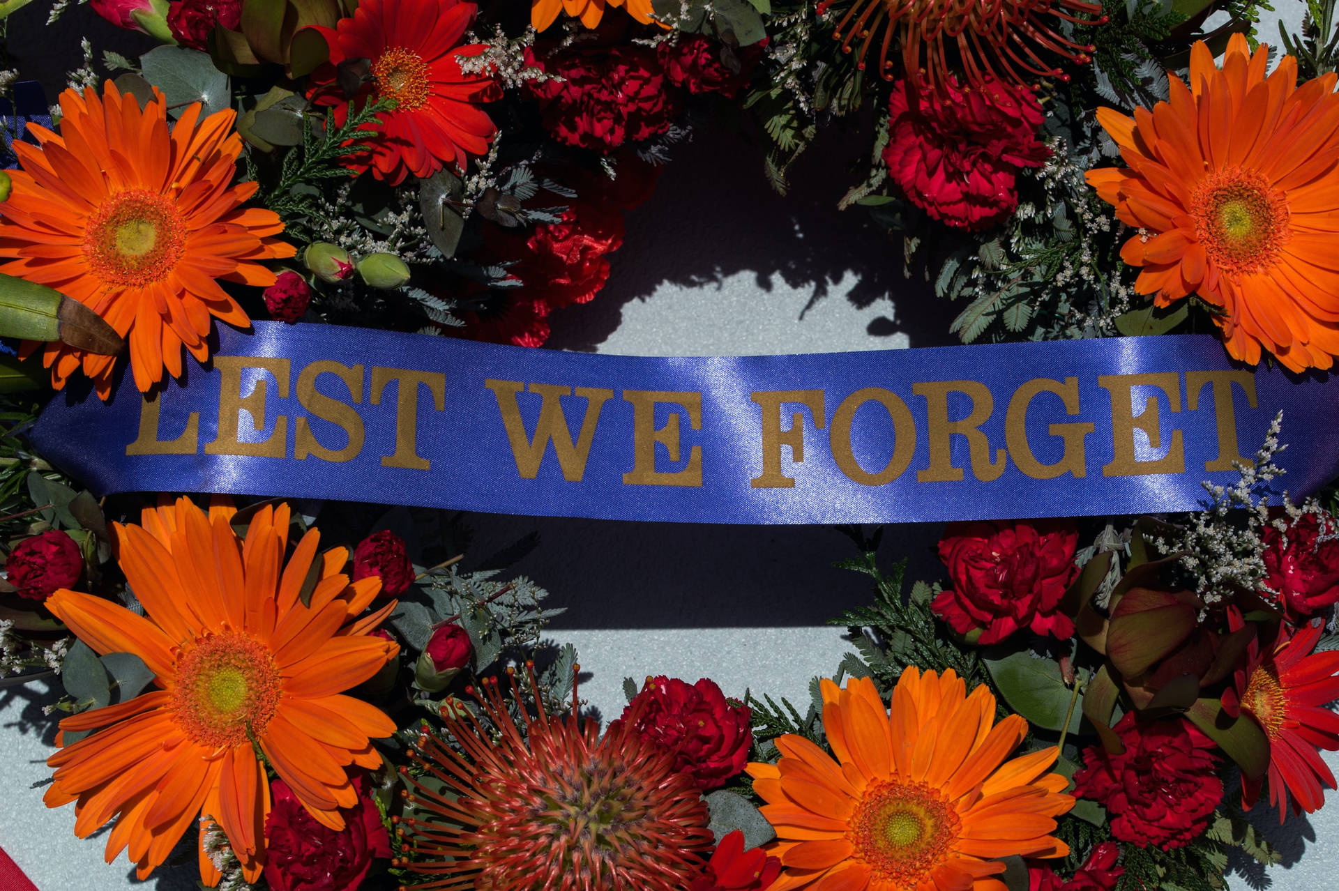 Remembrance Day Wreath Of Flowers Wallpaper
